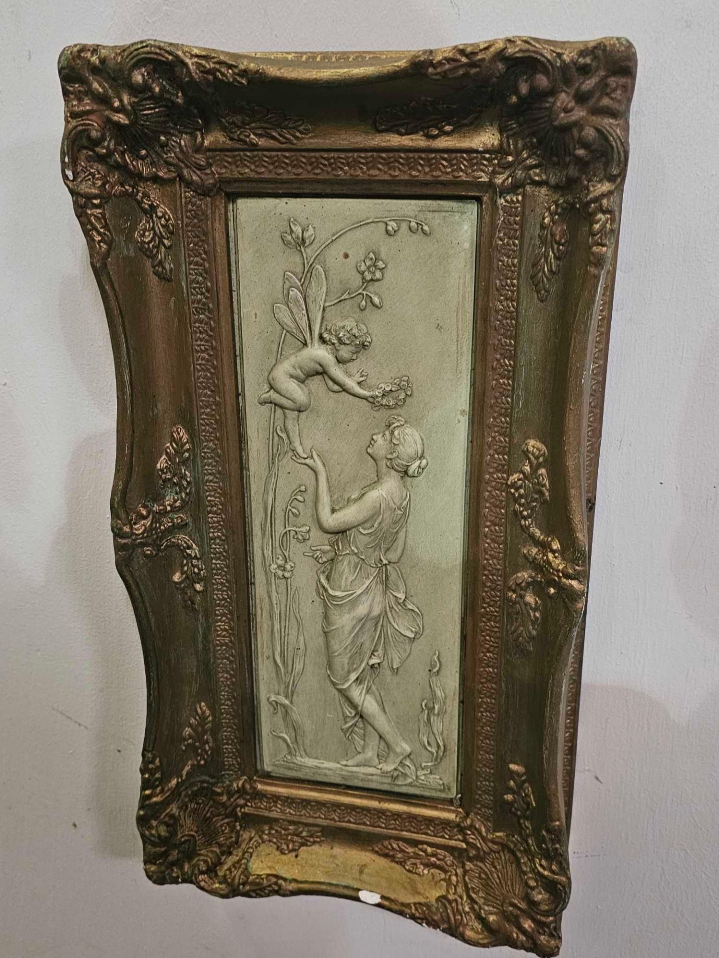 A Framed Stone Plaque Depicting  In Relief A Nymph And A Winged Fairy Framed, In A Green Hue - Bild 4 aus 6