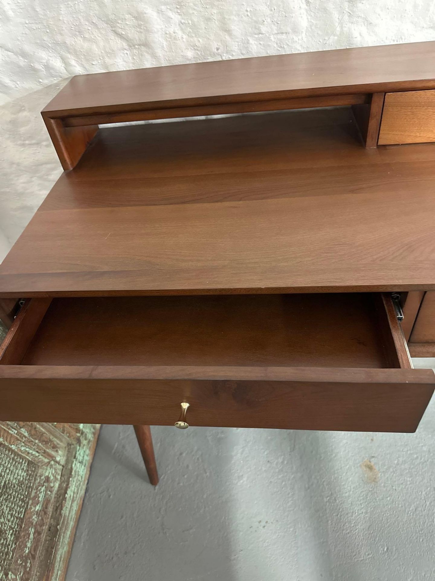 Bailey Desk and Stool Stylish deep brown tones and a smooth finish make this dressing table/desk & - Bild 6 aus 11