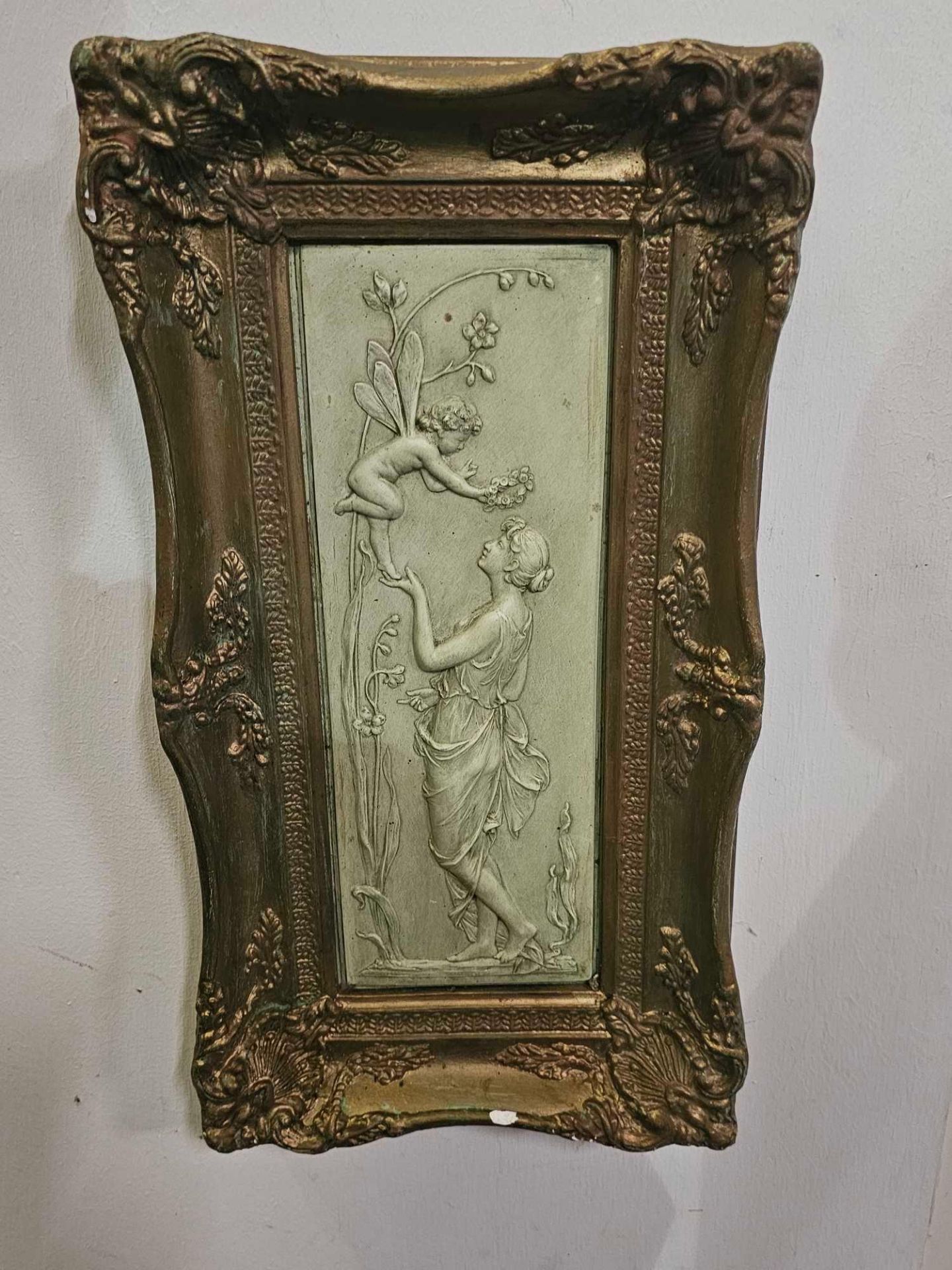 A Framed Stone Plaque Depicting  In Relief A Nymph And A Winged Fairy Framed, In A Green Hue - Bild 5 aus 6