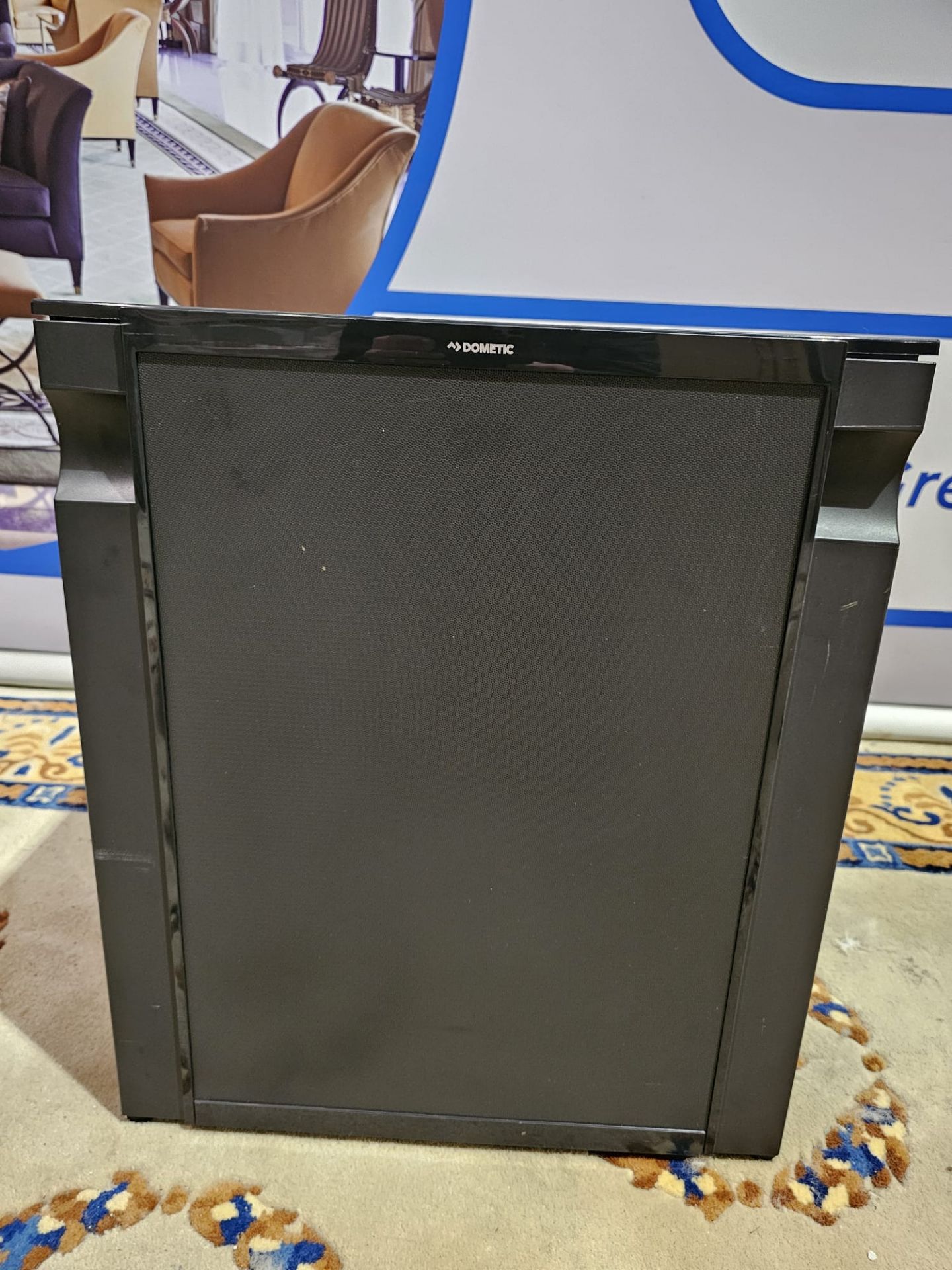 Dometic Mini Bar Fridge 49 x 48 x 57cm - Image 3 of 3