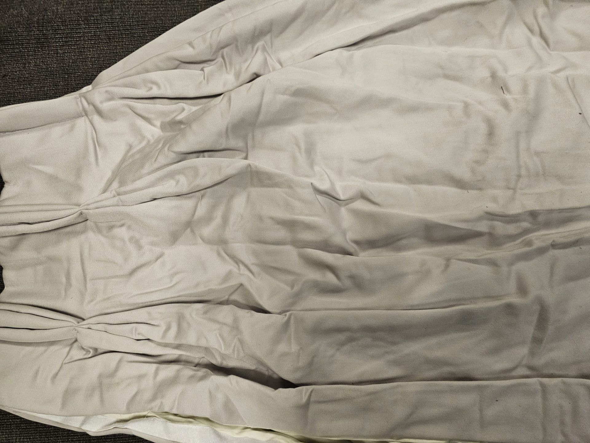 A pair of grey silk drapes 192 x 215cm (Dorch 13) - Bild 2 aus 2