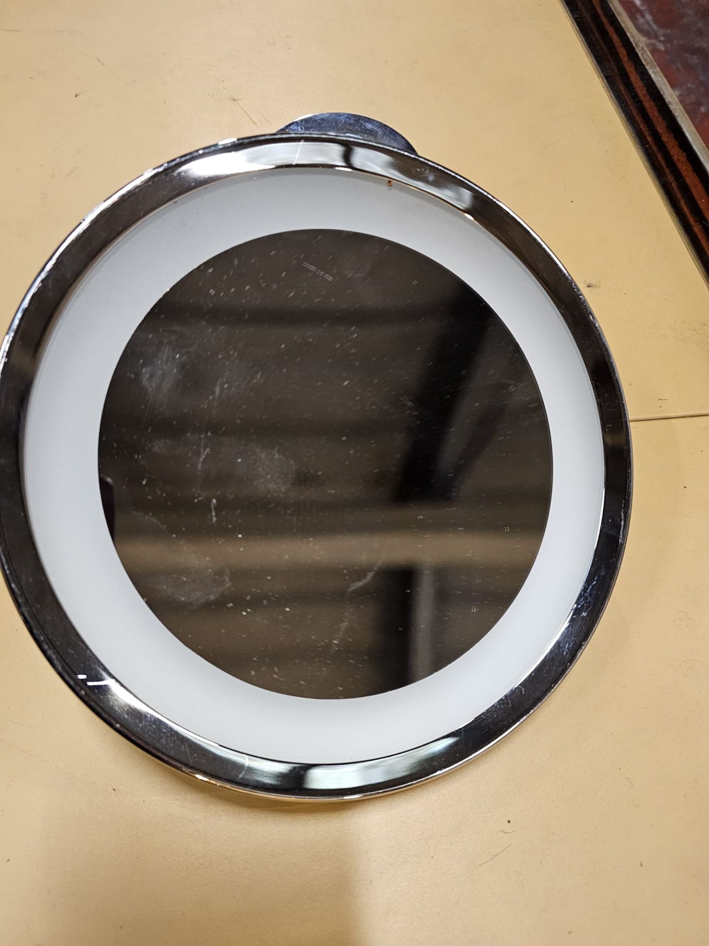 LED Illuminated Magnifying Vanity Mirror For Bathroom Round Ingress Protection Rating IP52 - Bild 2 aus 3