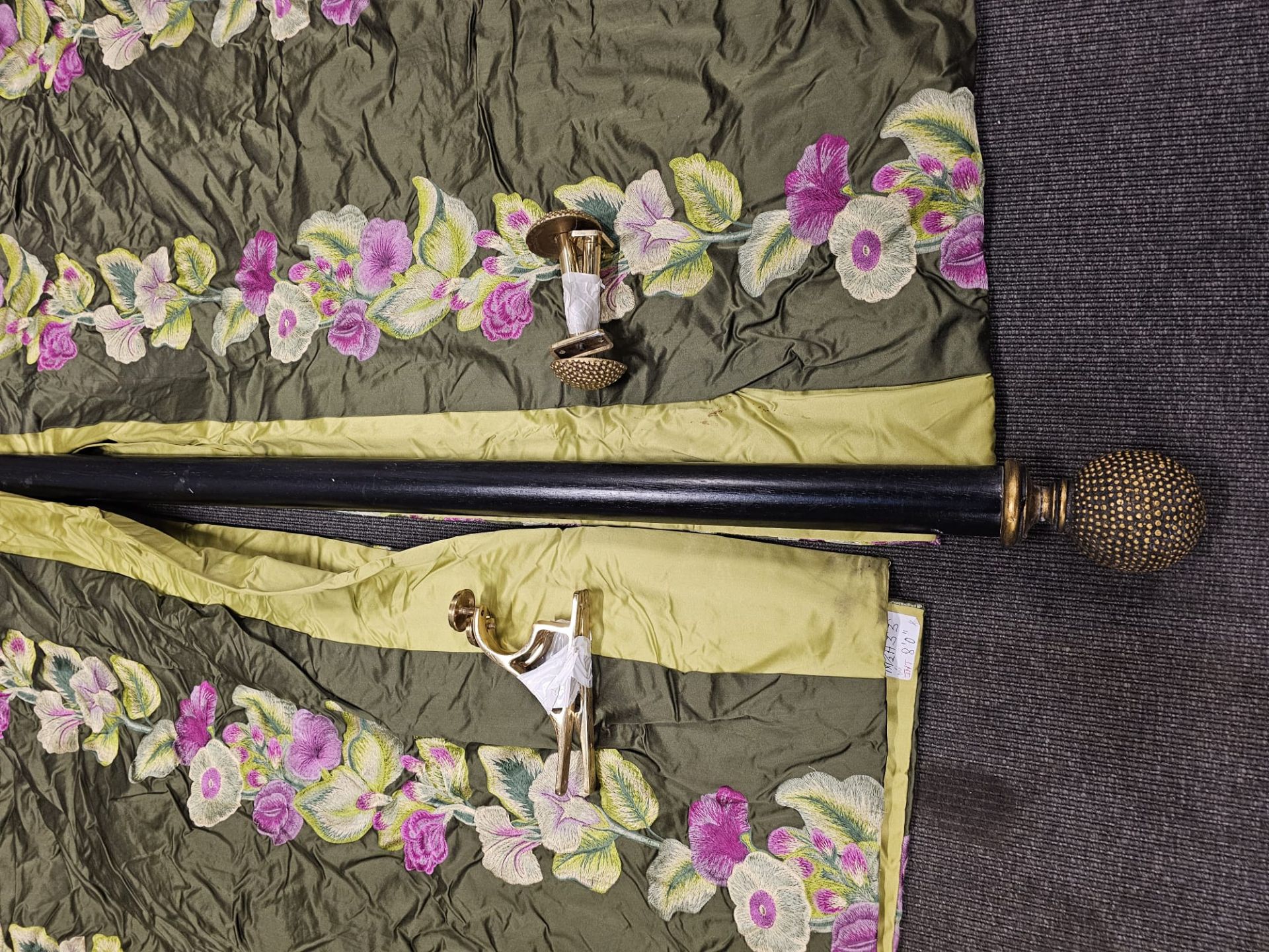 A pair of silk drapes green and pink floral pattern with wood curtain pole 176 x 280cm (Dorch 14) - Image 3 of 3
