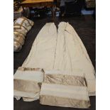 A Pair of Silk Cream Drapes With Jabots In Gold And Cream Chevron Pattern All Fully Lined 250 x