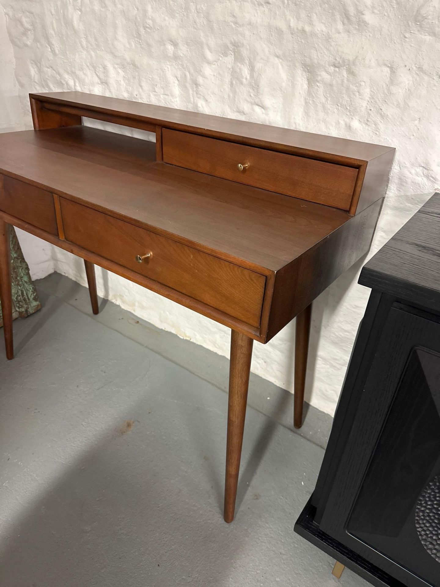 Bailey Desk and Stool Stylish deep brown tones and a smooth finish make this dressing table/desk & - Image 3 of 11