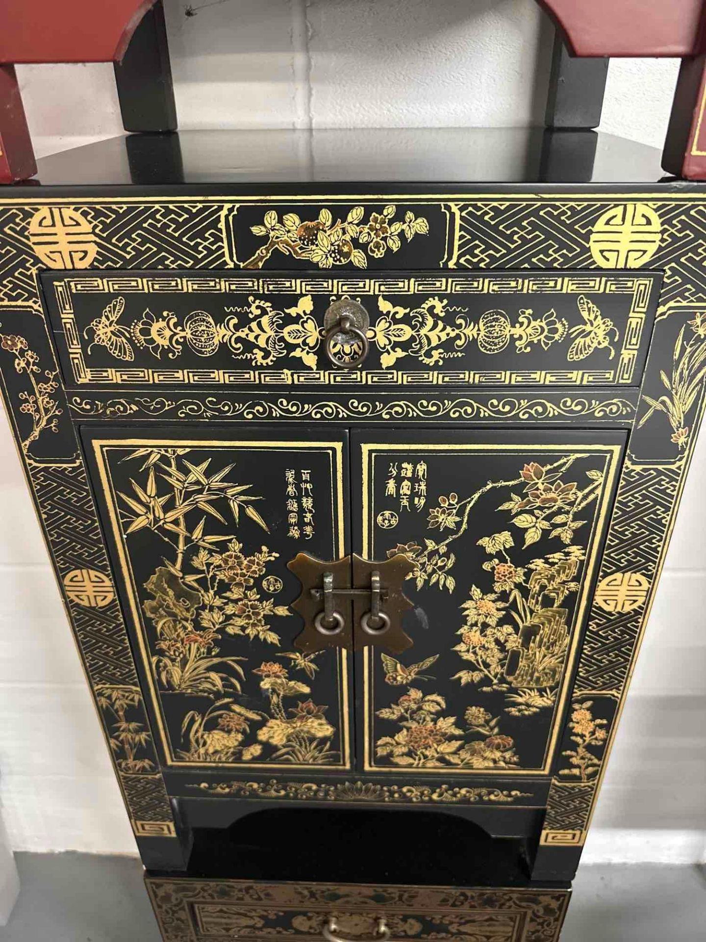 Chinese Lacquered Side Cabinet The cabinet has figurative panels on the front in lacquered gold - Image 2 of 5