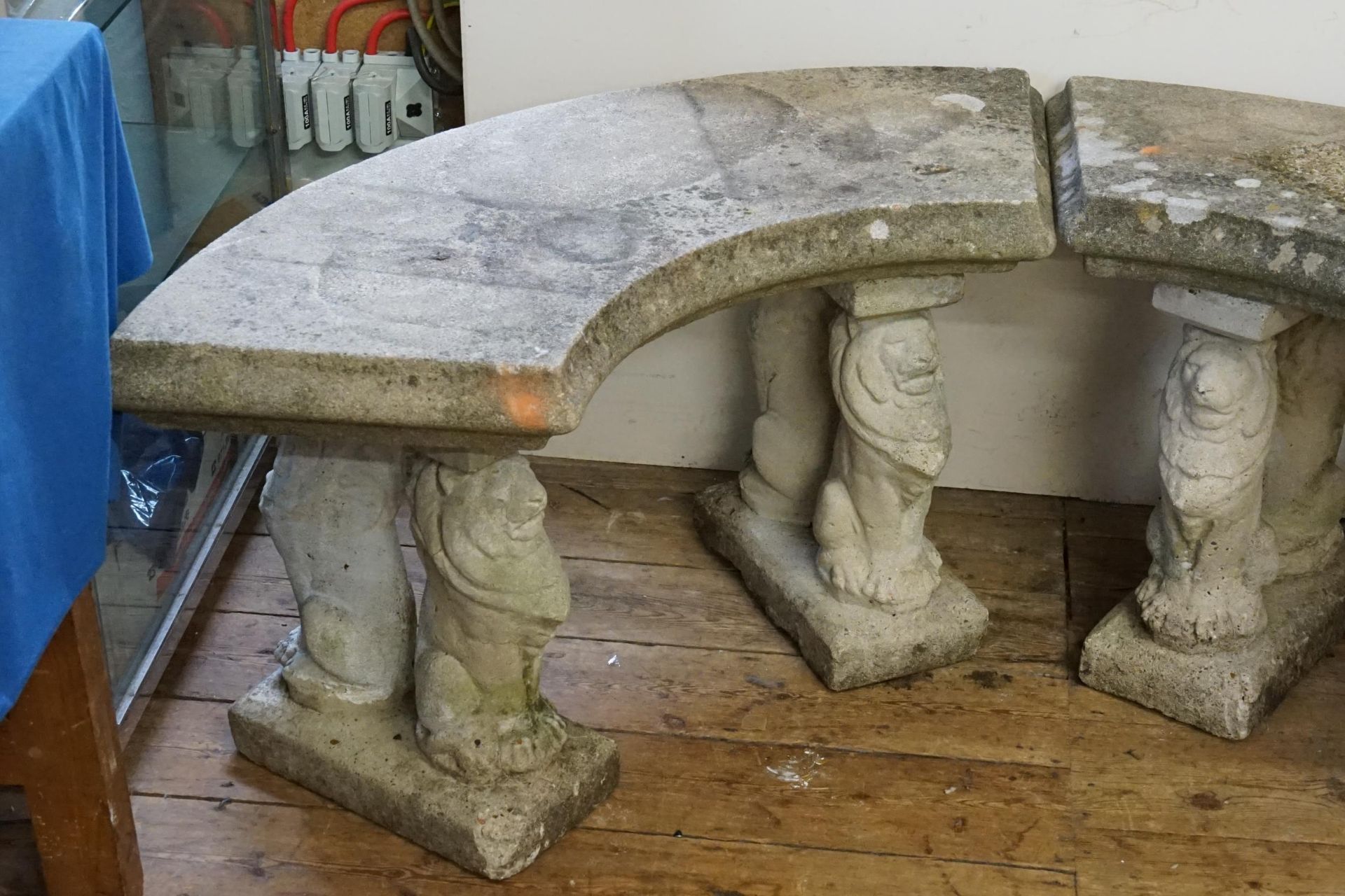 Stone Garden Seat A Semi-Circular Stone Topped with Twin Concrete Lion Bases. Measuring: 150cms - Image 2 of 2