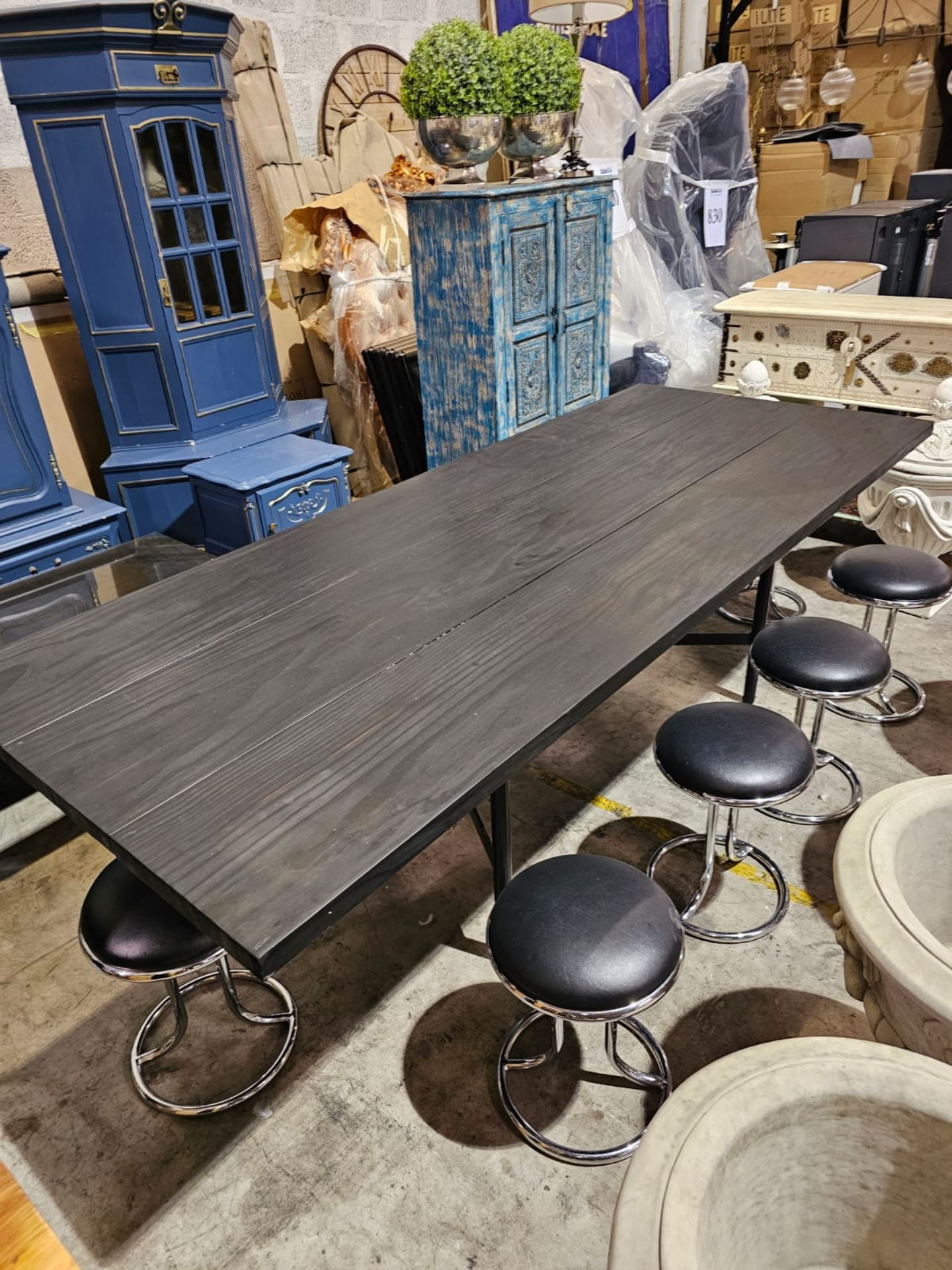 Black Oak Table On Black Metal Frame With 10 Chrome And Black Leather Stools 244x99x87cm - Image 5 of 9