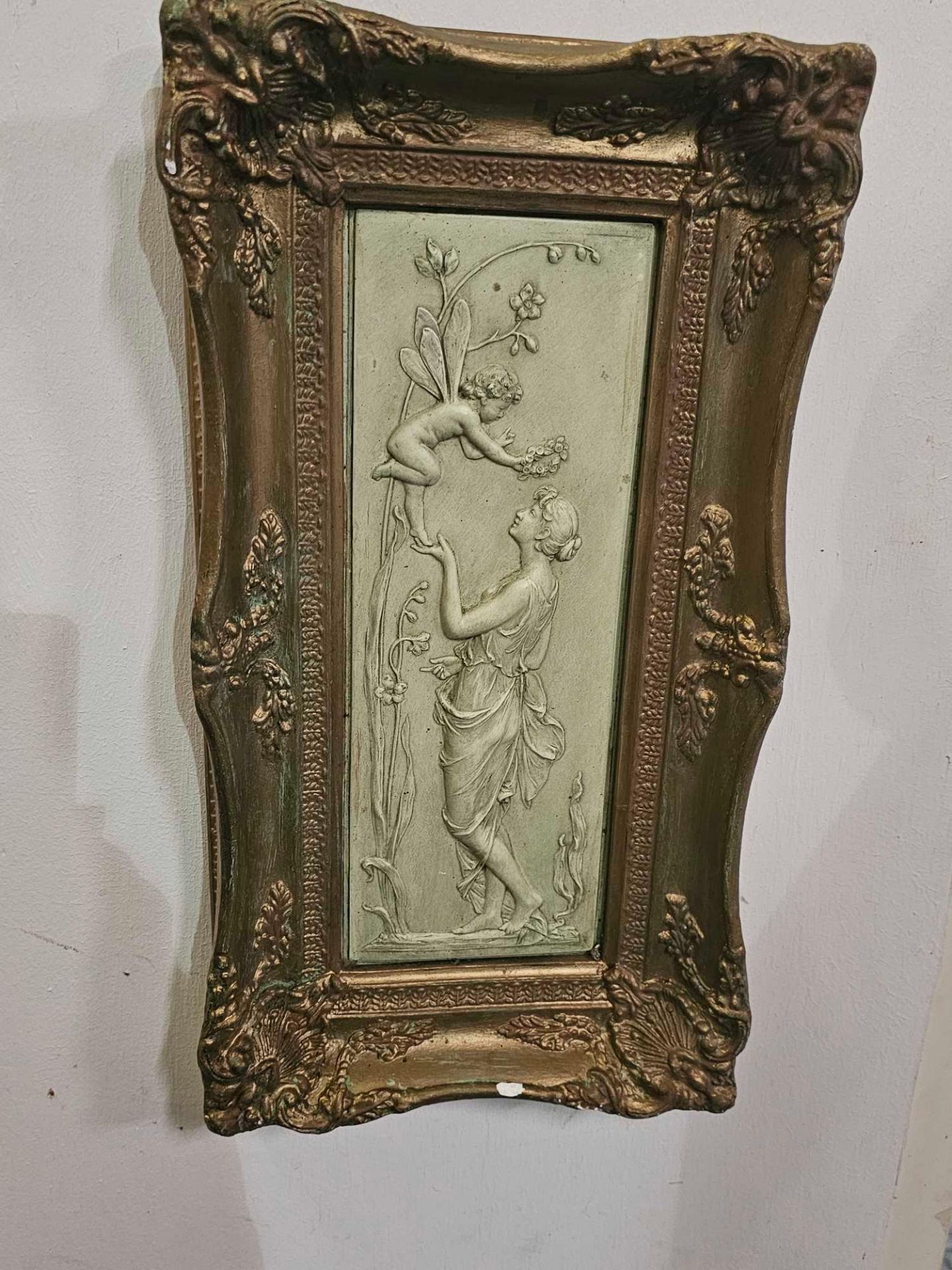 A Framed Stone Plaque Depicting  In Relief A Nymph And A Winged Fairy Framed, In A Green Hue - Bild 3 aus 6