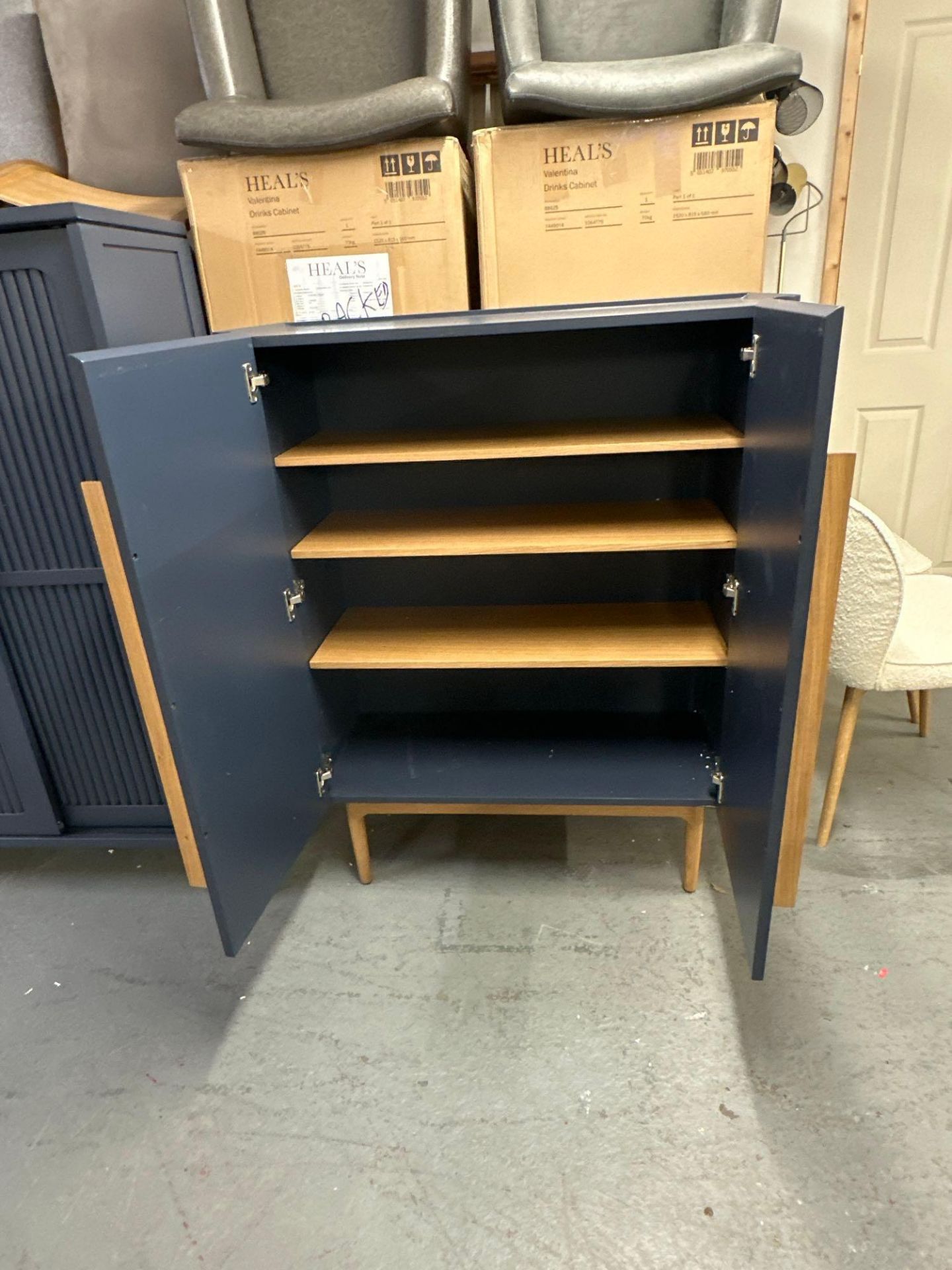 Horsen Scandi 2 Door Cabinet- Finished In Midnight Blue With Solid Oak Handles And Frame This - Bild 5 aus 5