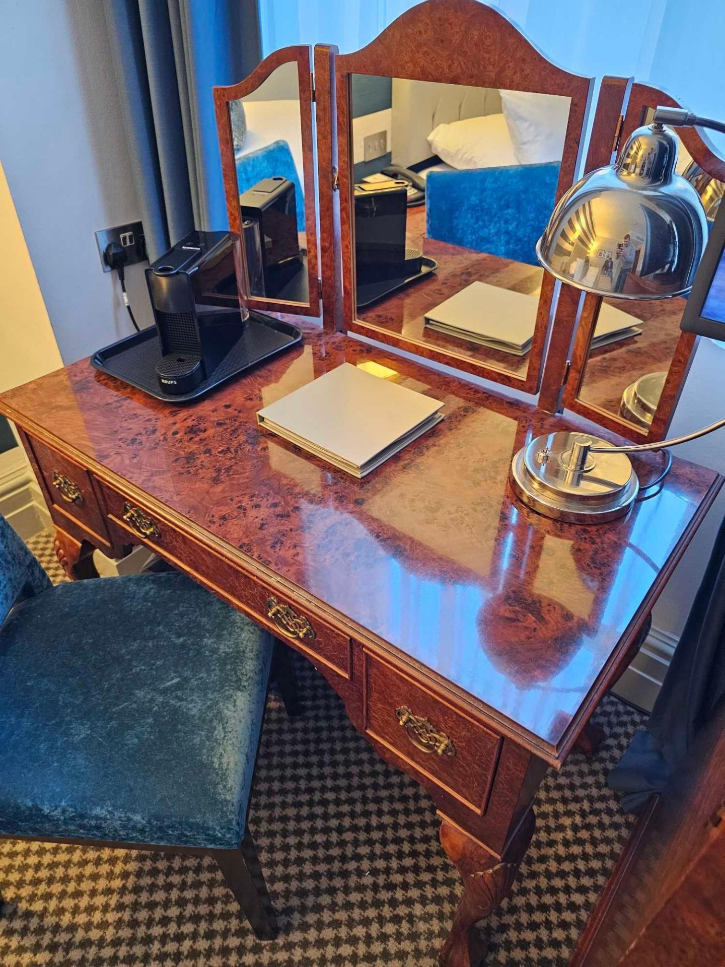 Dressing Table With Three Drawers In Burr Alder Inspired By English Design Of The Mid-18th - Image 2 of 5