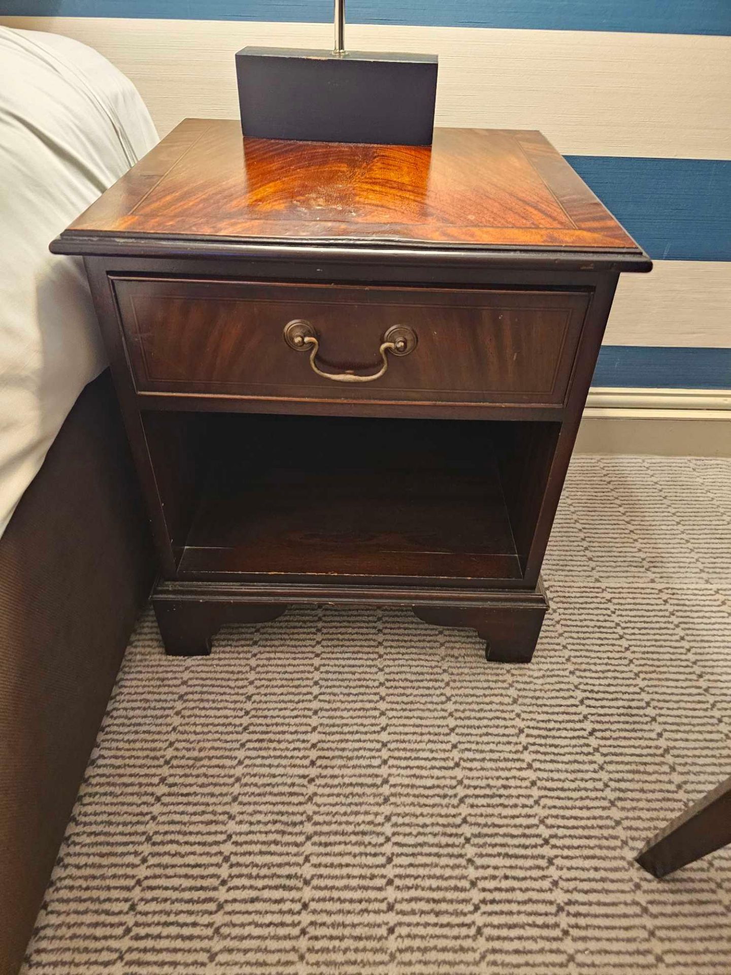 A Pair Mahogany Single Drawer Nightstand The Crossbanded Top Above A Single Frieze Drawer With