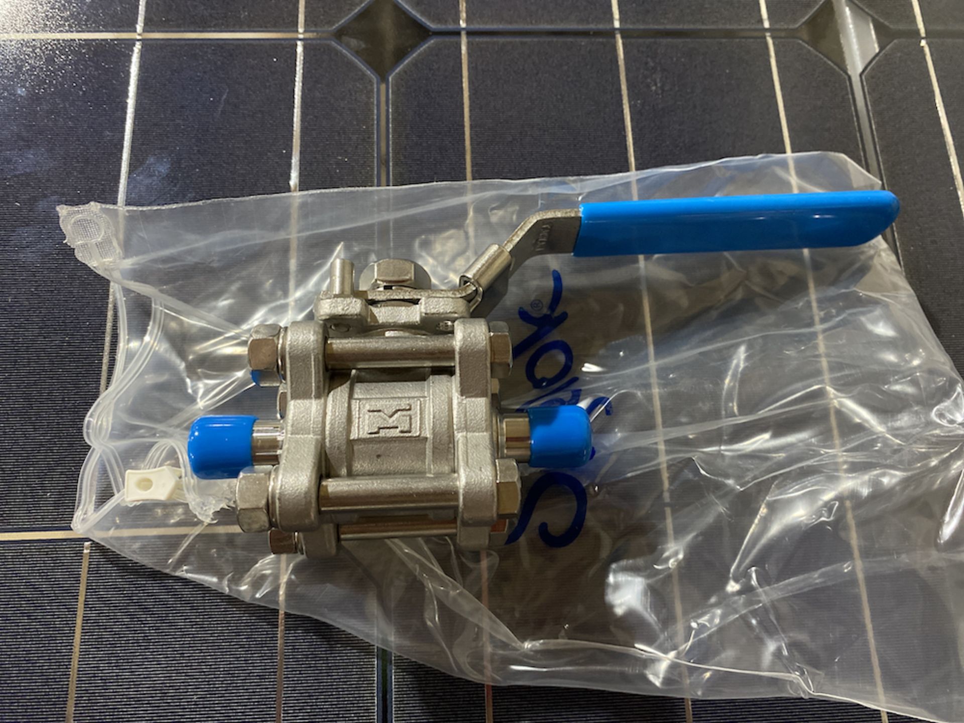NEW IN THE BOX LOT OF 2 SWAGELOK JBV650 STAINLESS STEEL BALL VALVES - Image 3 of 3