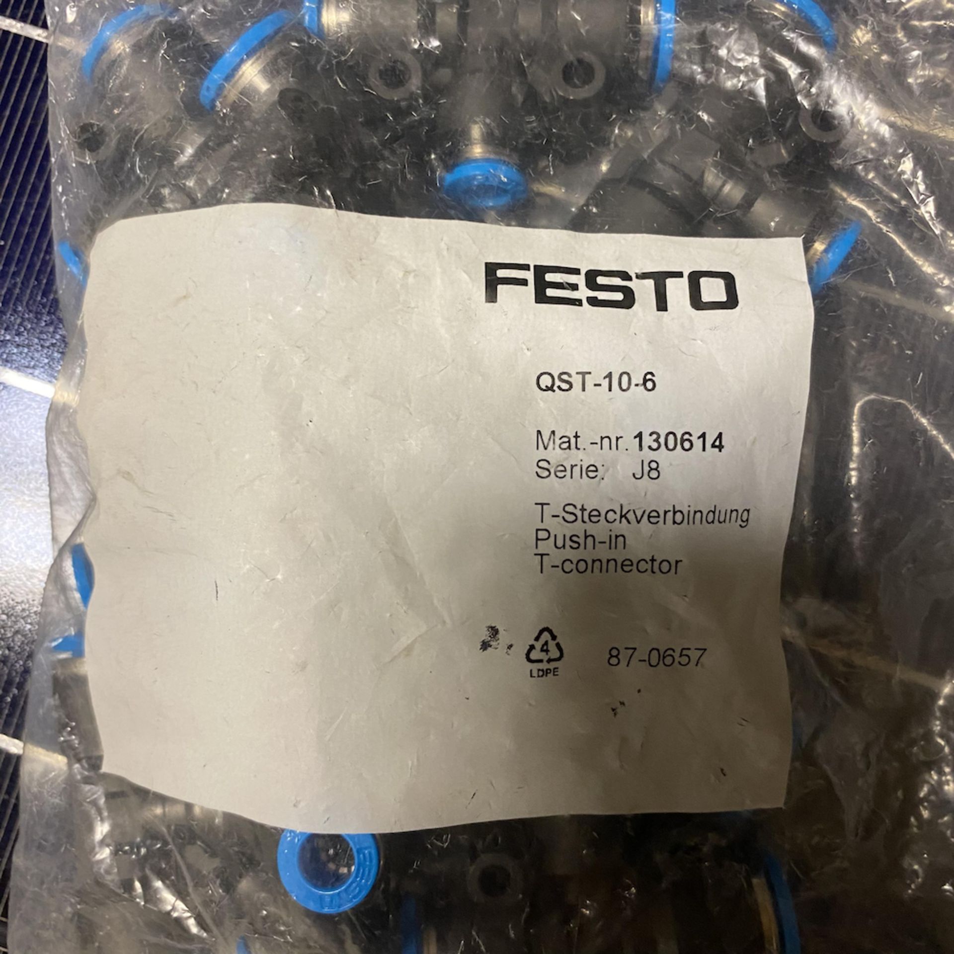 LOT OF 20 NEW FESTO QST-10-6 10MM TO 6MM PUSH FIT T-CONNECTORS - Image 3 of 3