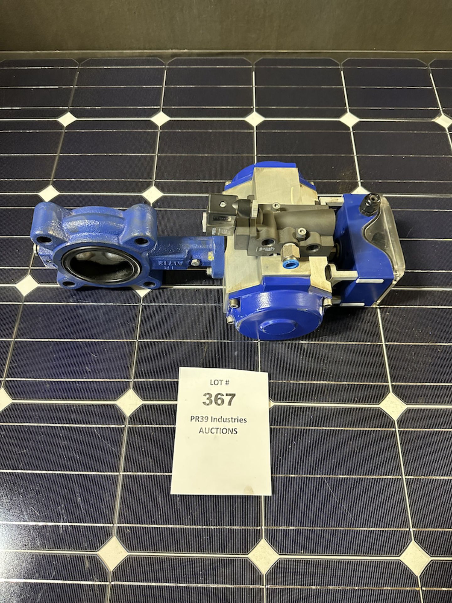 CRANE 2 1/2" PNEUMATICLY ACTUATED BUTTERFLY VALVE WITH REVO ACTUATOR