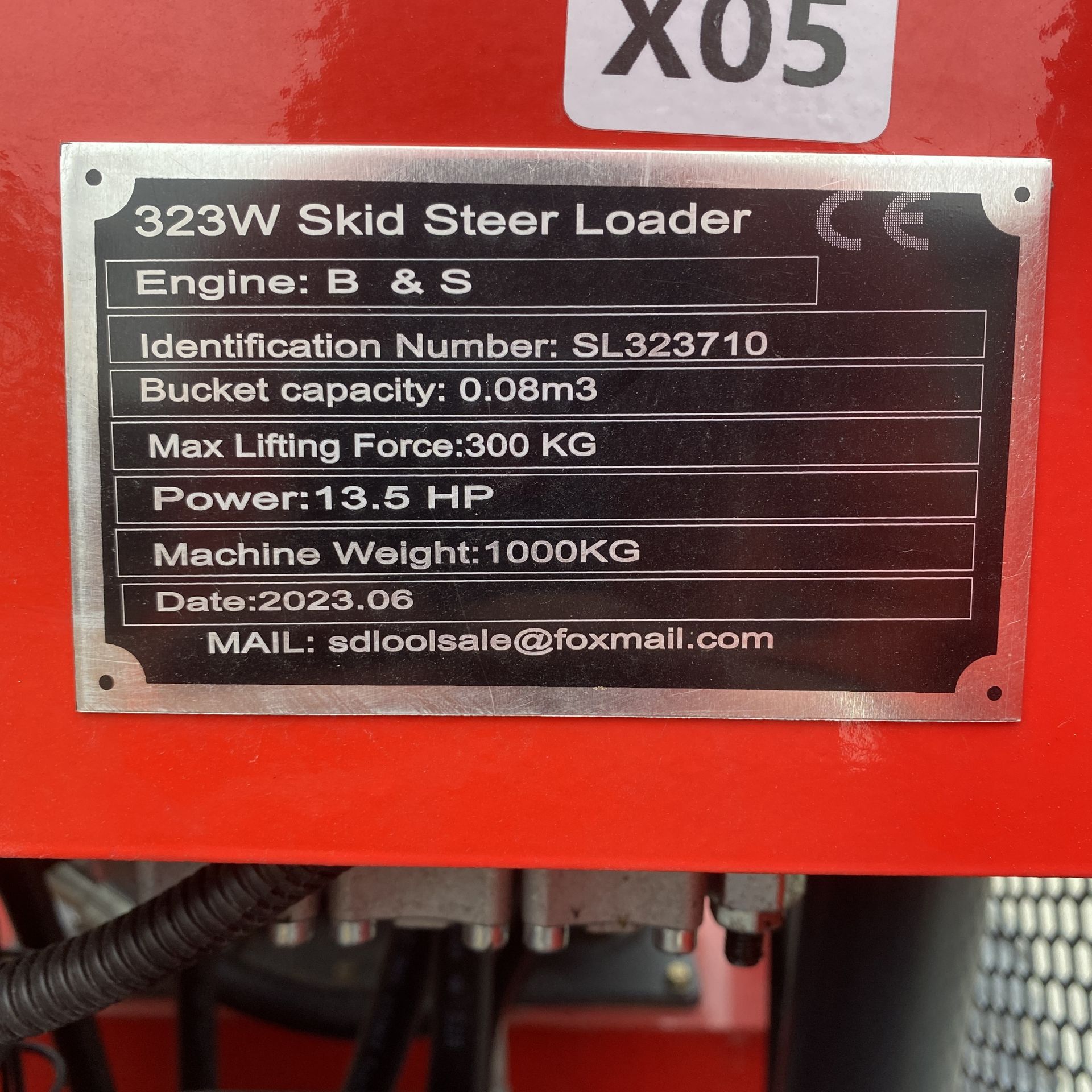 NEW SDLOO 323W SKID STEER LOADER WITH B & S 13.5HP XR ENGINE - Image 6 of 6