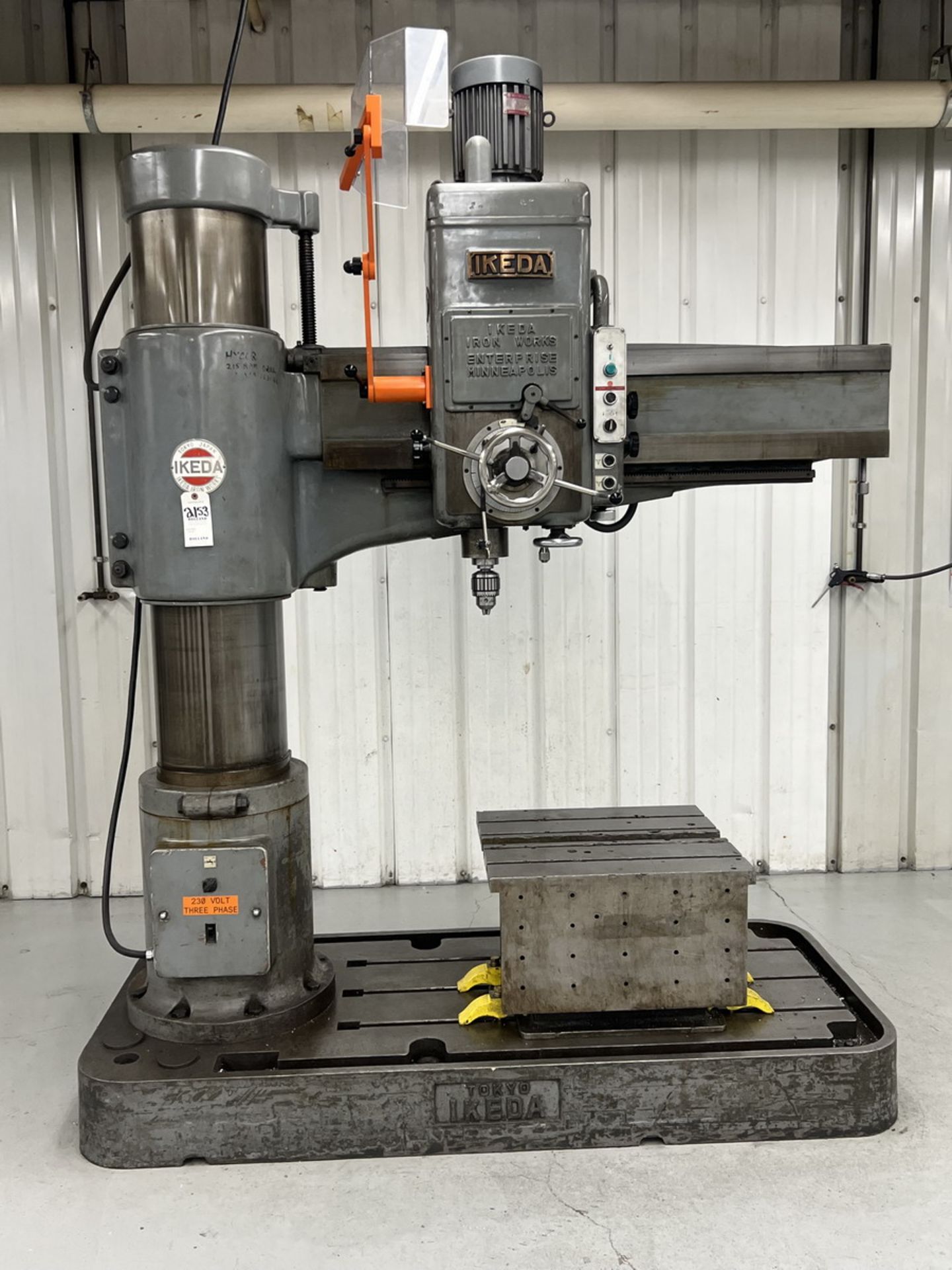 1977 Ikeda Iron Works Type RM1300 Radial Arm Drill