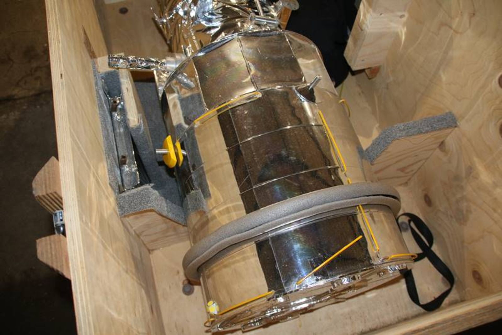 Hubble Space Telescope Model - Image 7 of 15