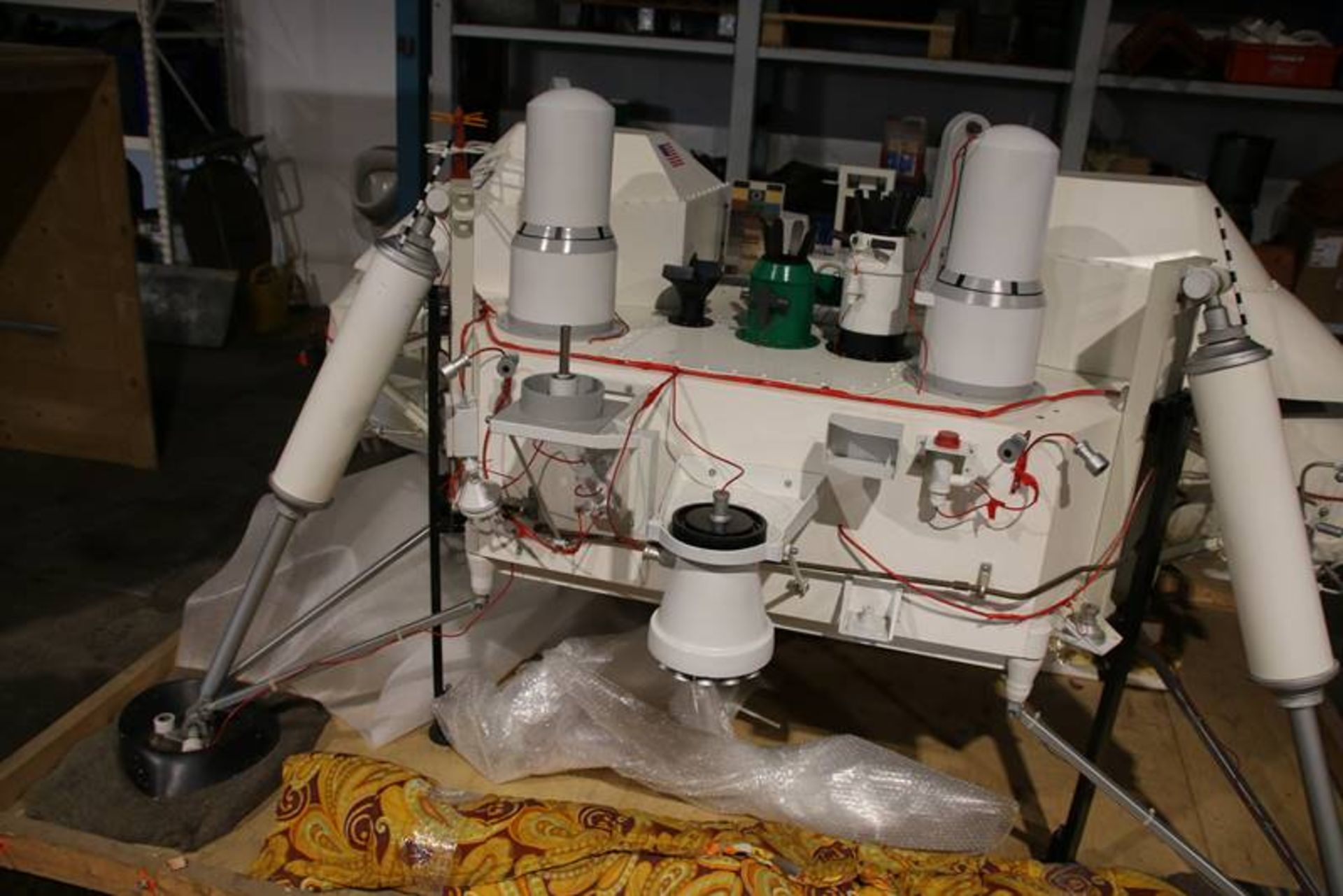 Viking Lander model with astronaut - Bild 4 aus 37