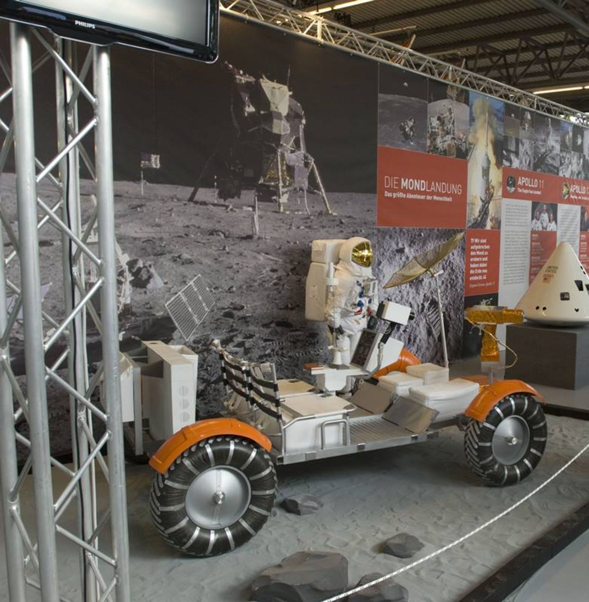 Luna Rover Model - Image 4 of 15