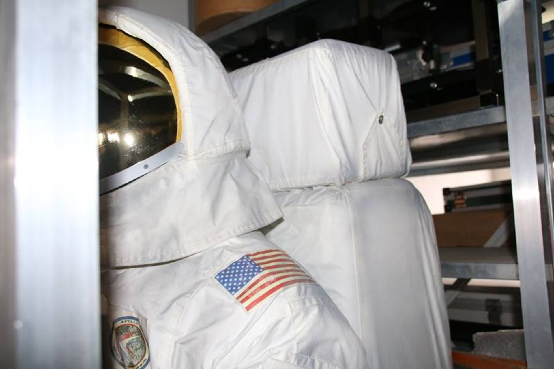 Apollo Moon Suit Model - Bild 6 aus 6