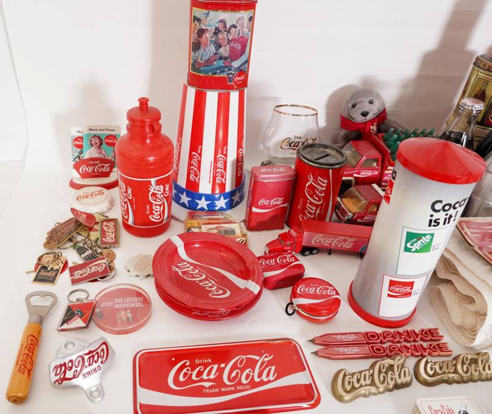 Convolute of Coca-Cola promotional items - Image 3 of 4