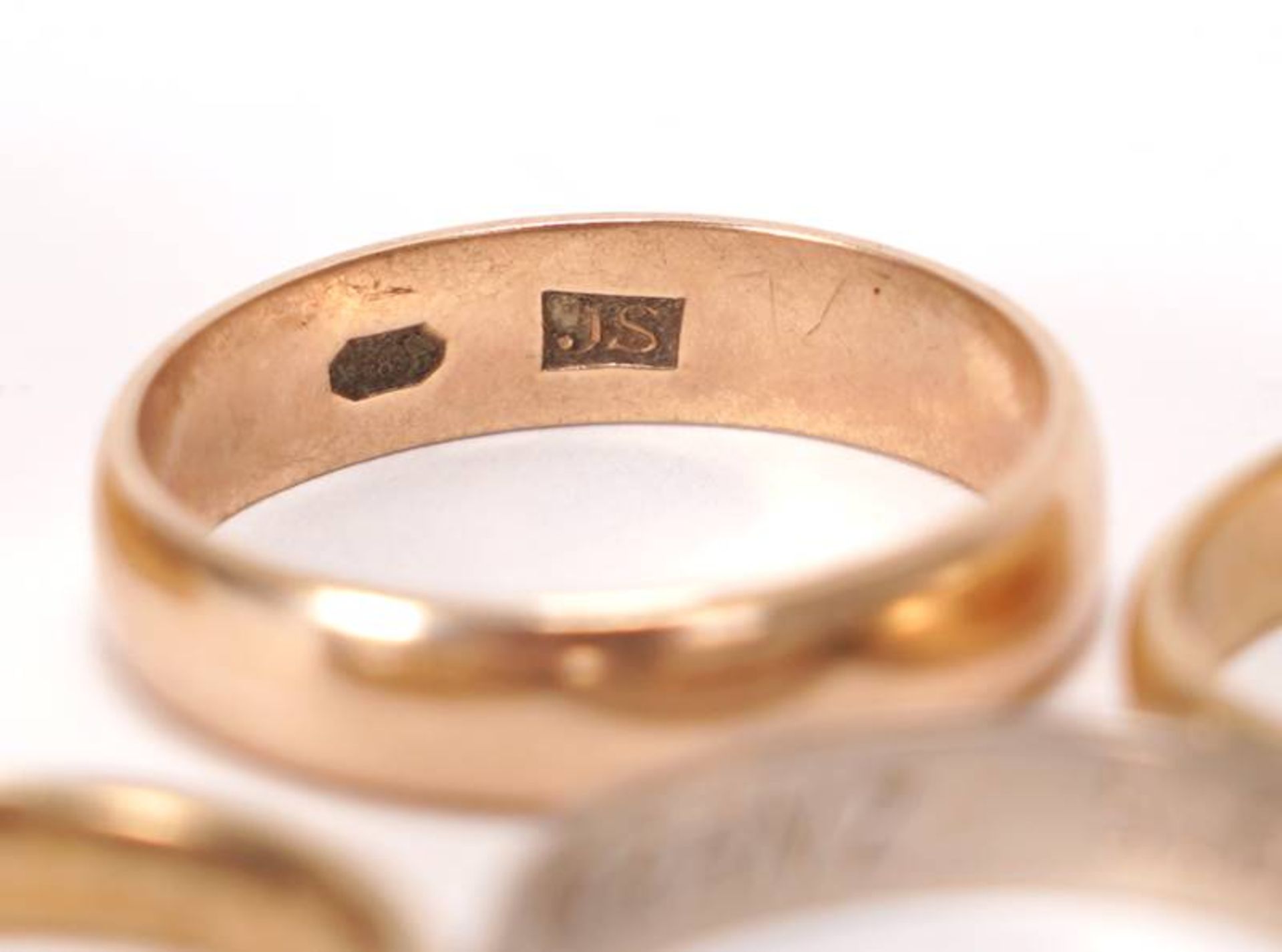 Convolute of wedding rings - Image 3 of 3