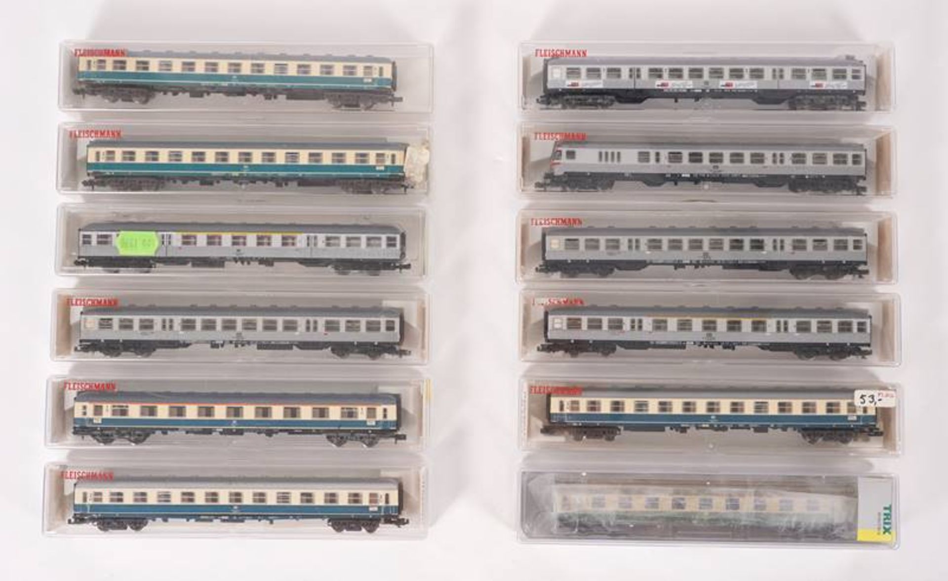 Convolute passenger cars N gauge