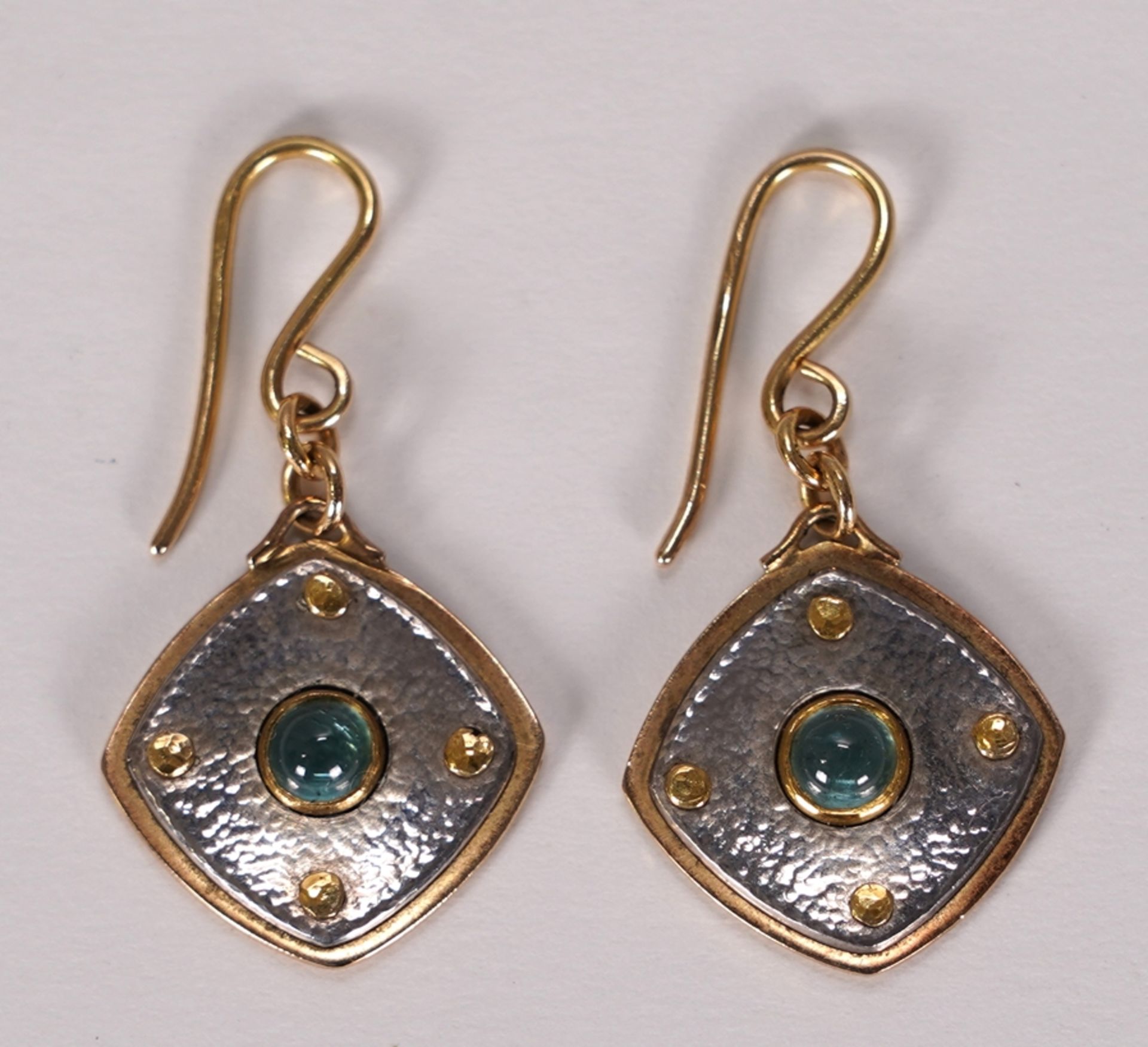 Pair of earrings