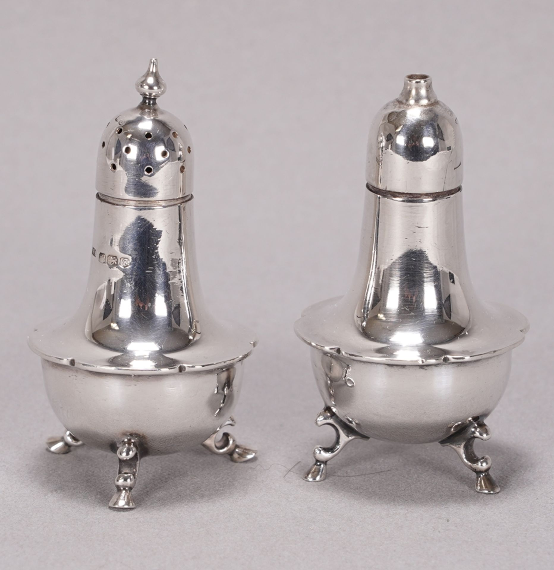 Salt and pepper shaker - Image 2 of 3