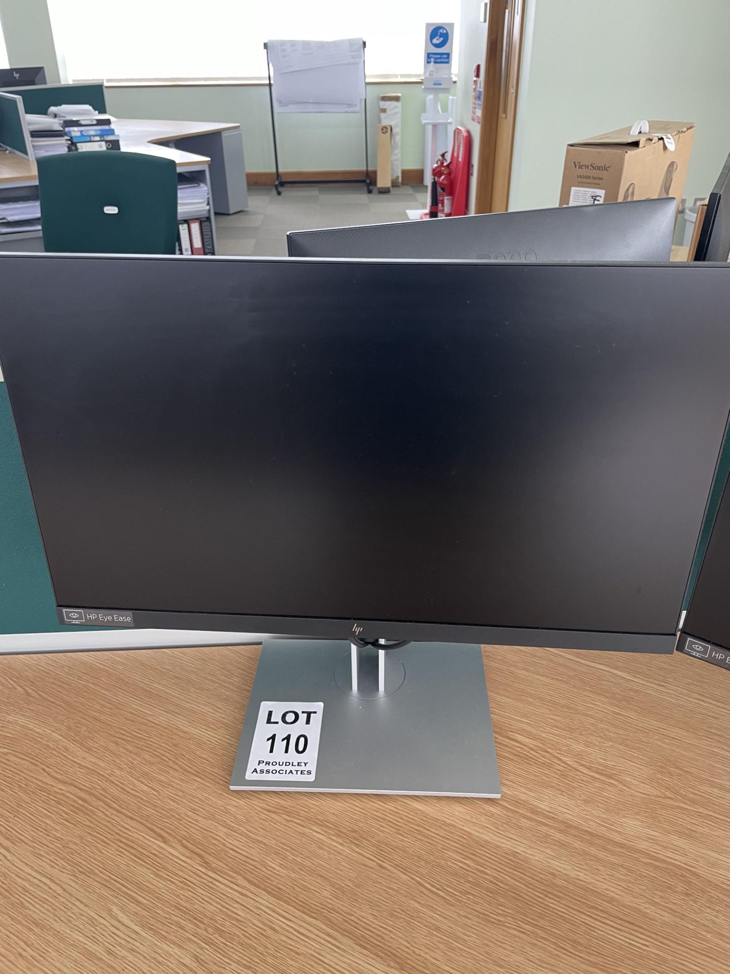 HP E24 G4 FHD 24" screen with adjustable height stand