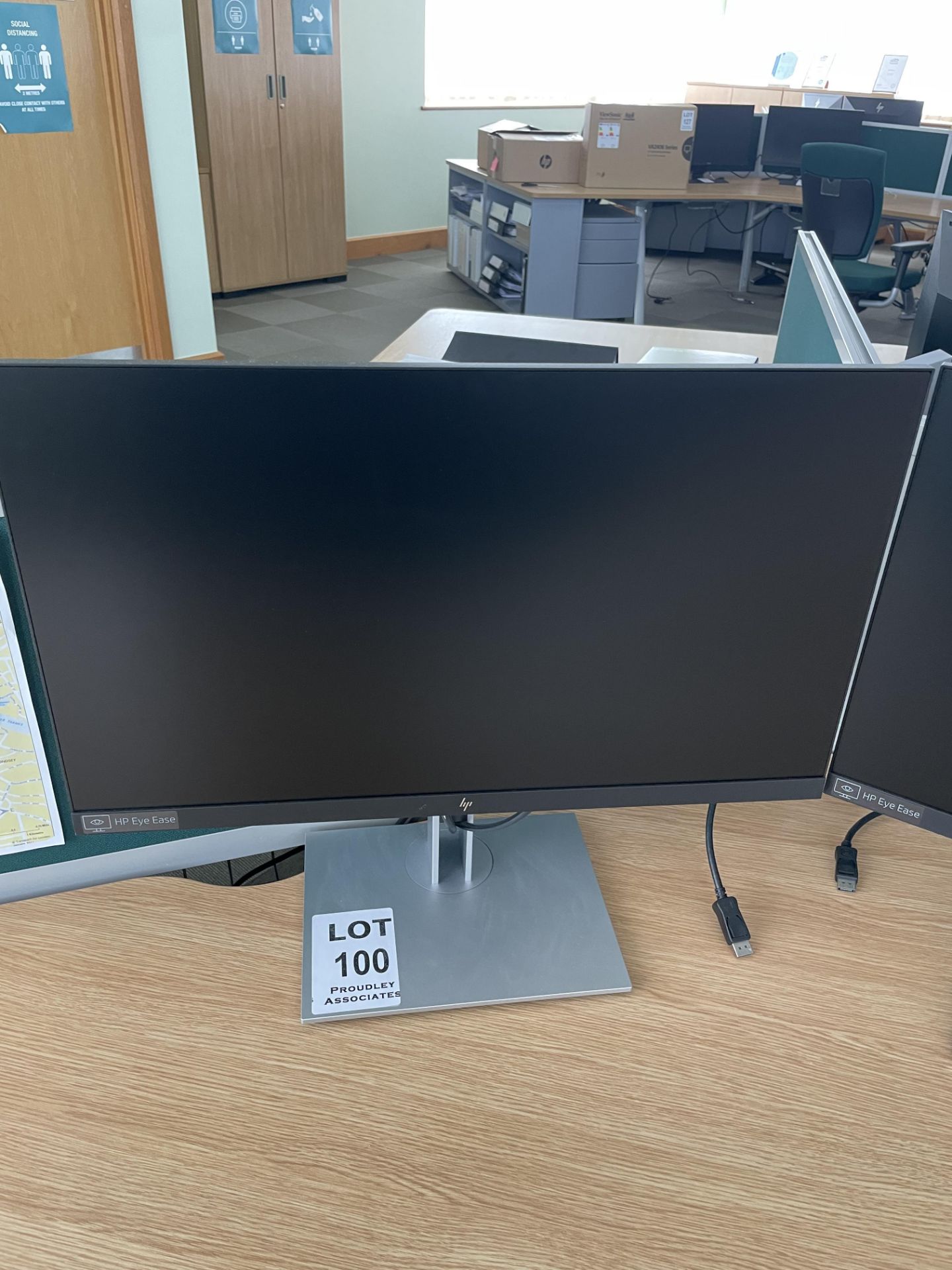 HP E24 G4 FHD 24" screen with adjustable height stand