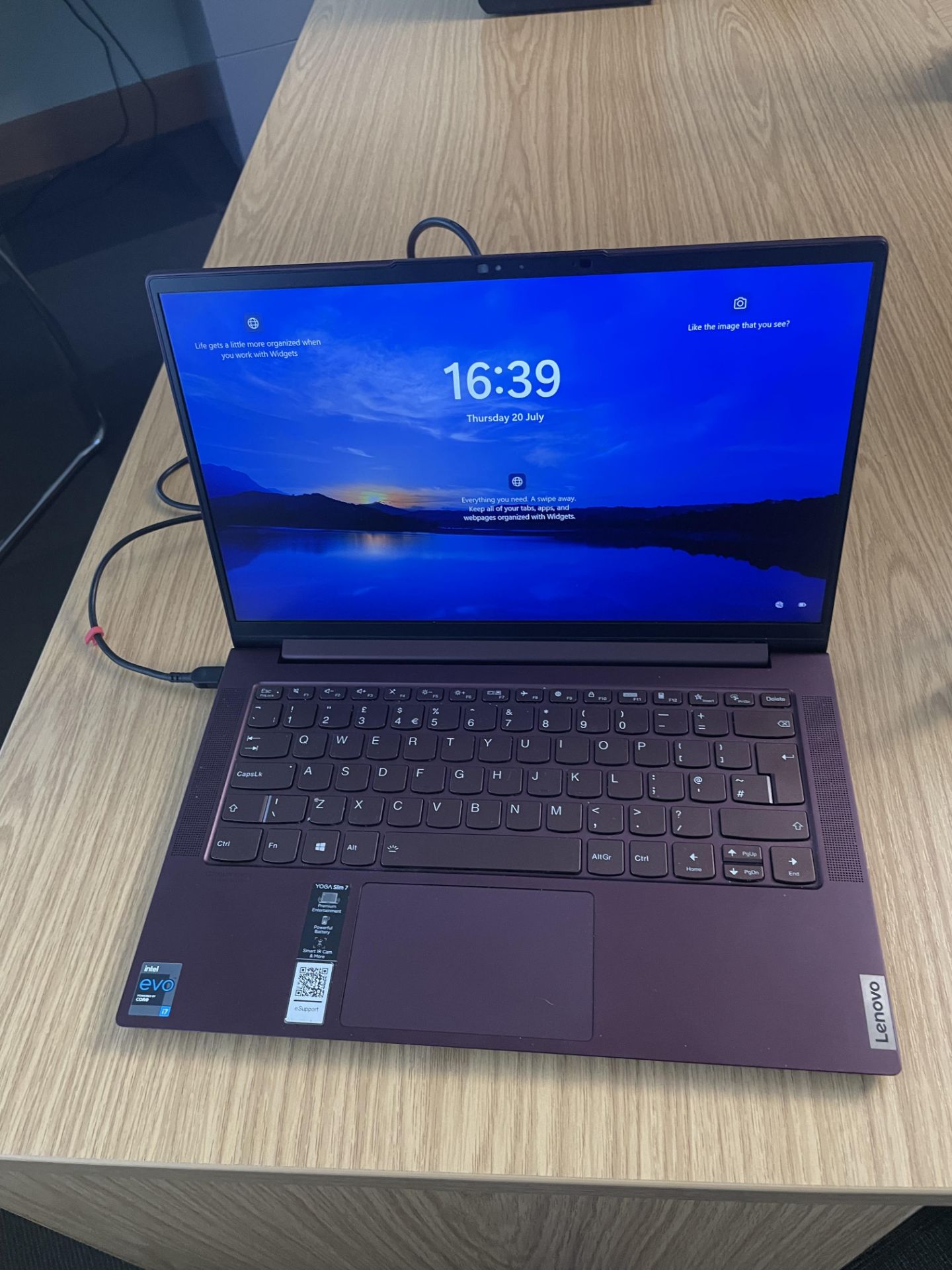 Lenovo Yoga slim 7 14" laptop intel Evo core i7