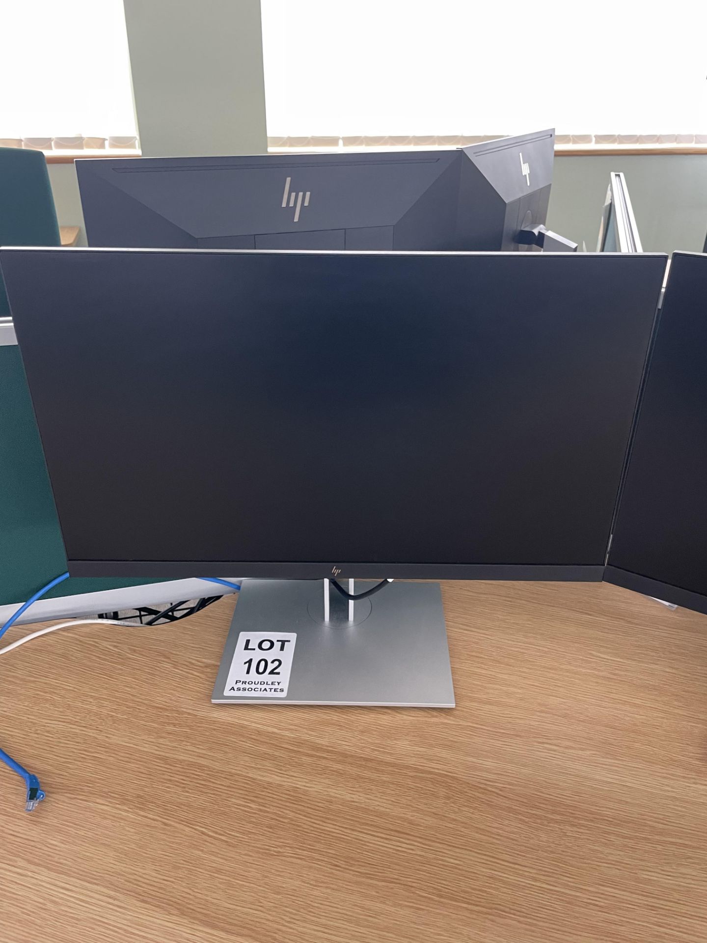 HP E24 G4 FHD 24" screen with adjustable height stand