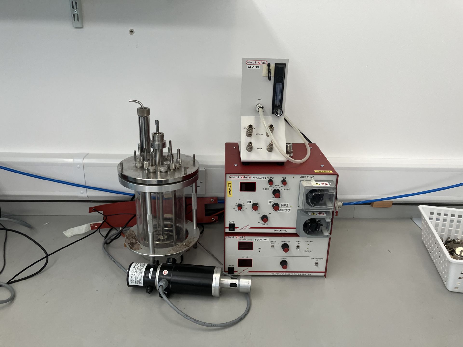 ElectroLab FerMac acid pumps with FerMac 260 pH controller, FerMac 231 temperature control module