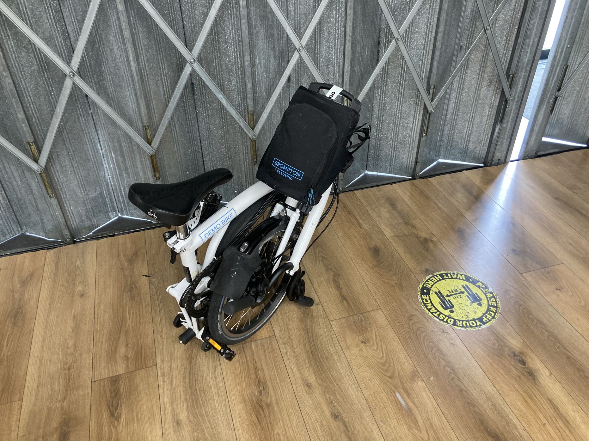 Brompton Electric 2018 DEMO - H - Type / 6 Speed / City Bag / Tele / White Demo bike