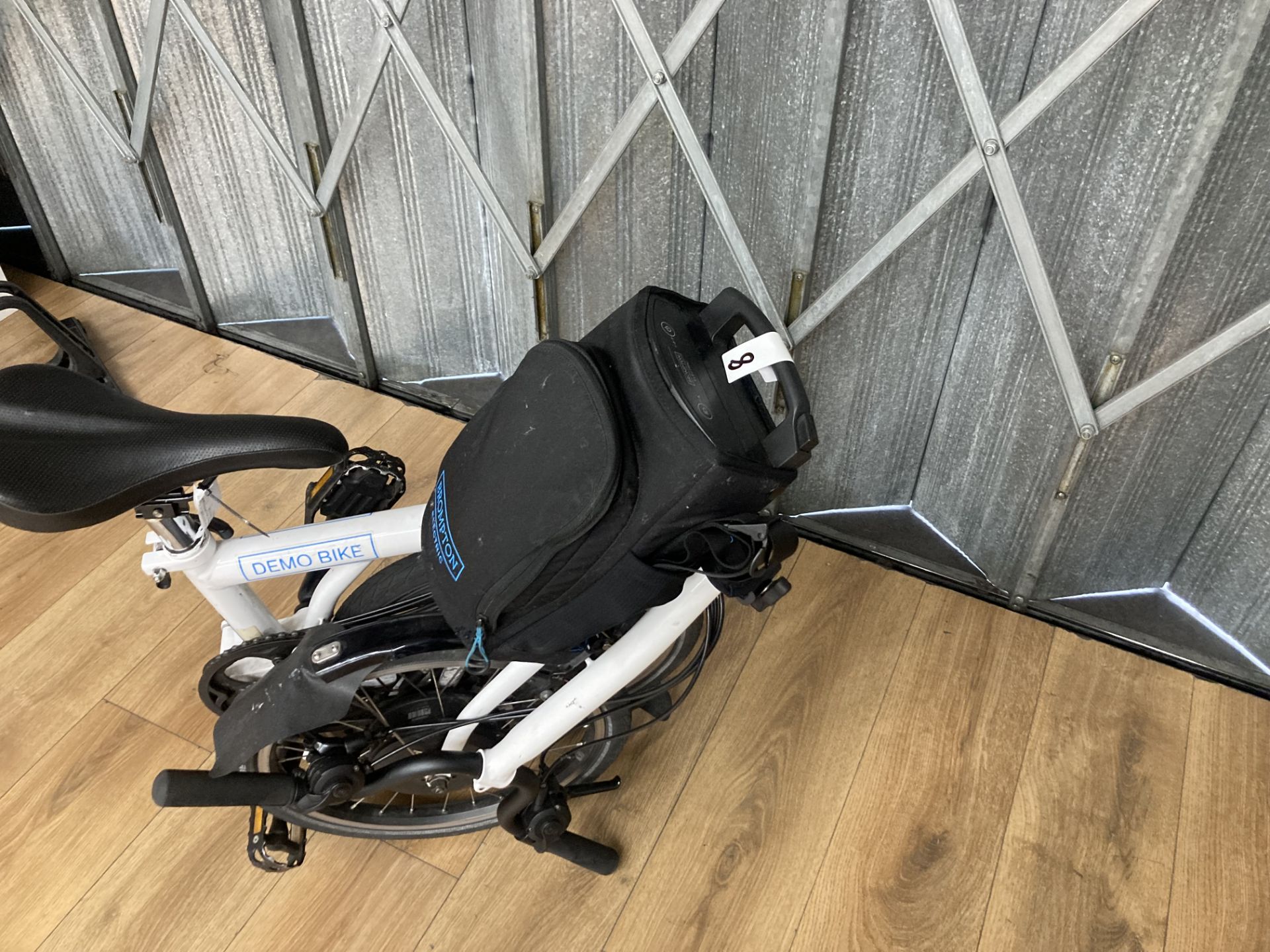 Brompton Electric 2018 DEMO - H - Type / 6 Speed / City Bag / Tele / White Demo bike - Image 2 of 4