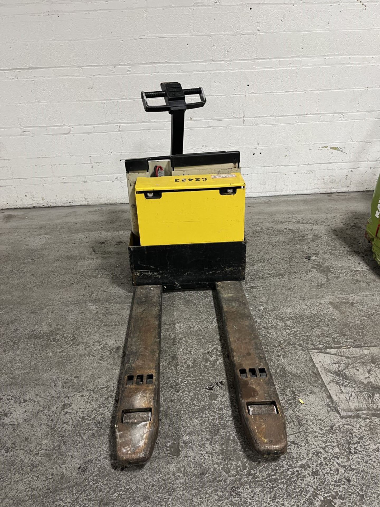 Crown electric pallet jack