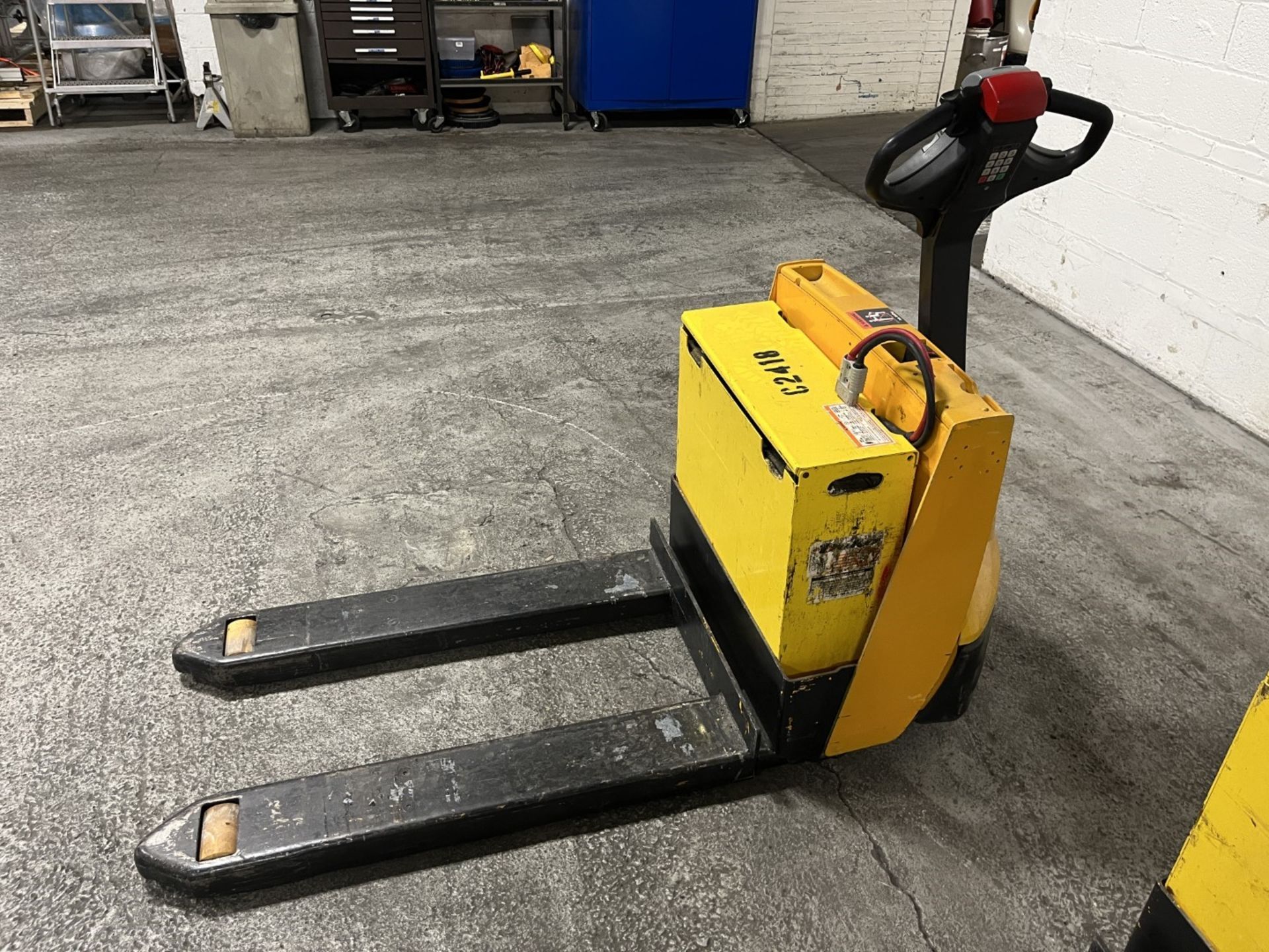 Raymond electric pallet jack - Image 2 of 4