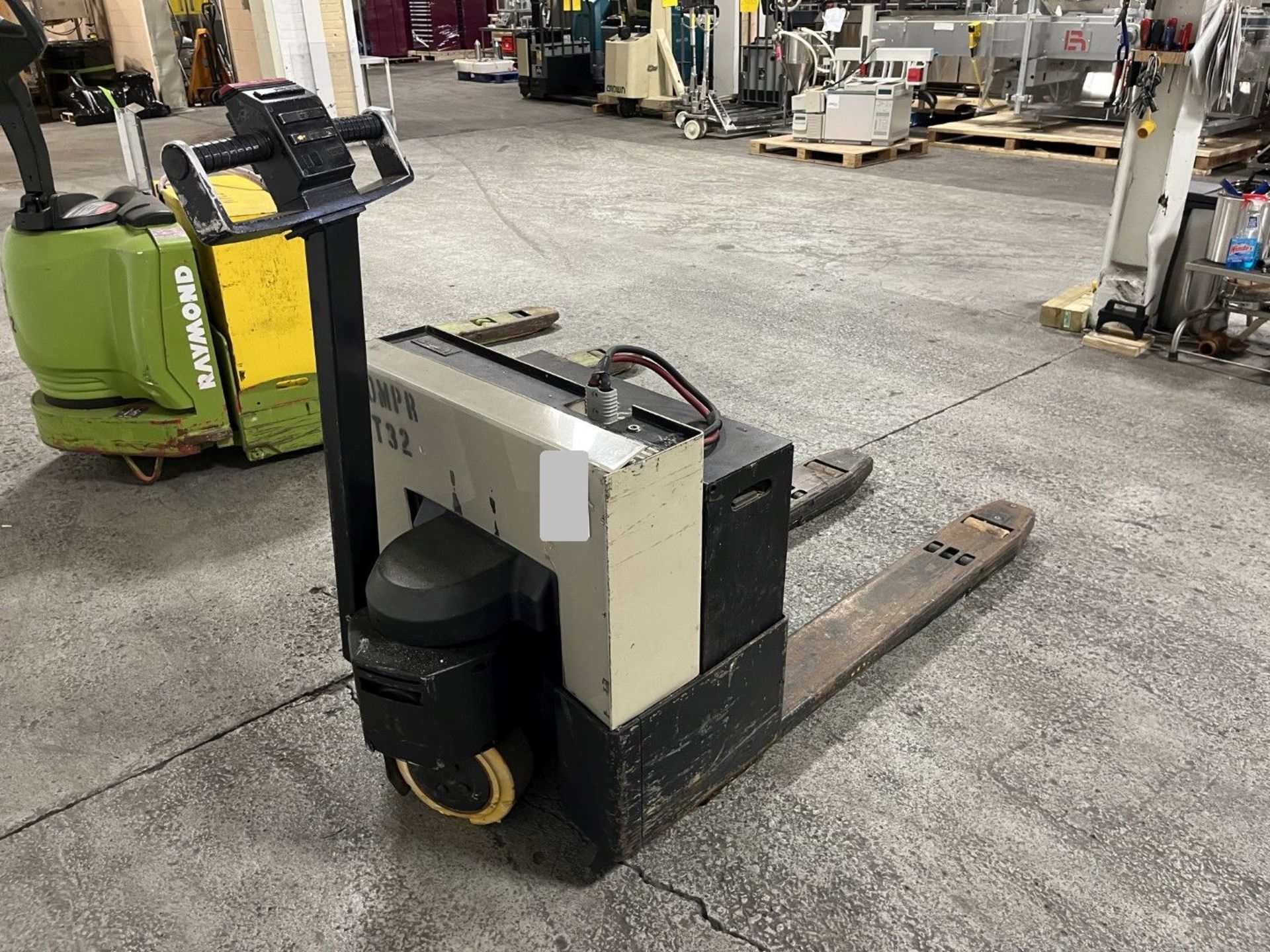 Crown electric pallet jack - Image 3 of 4