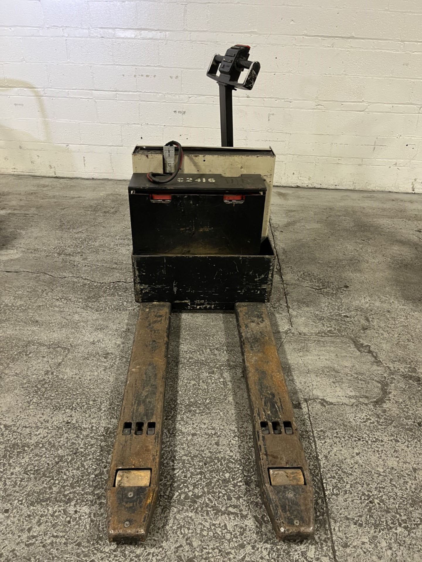 Crown electric pallet jack