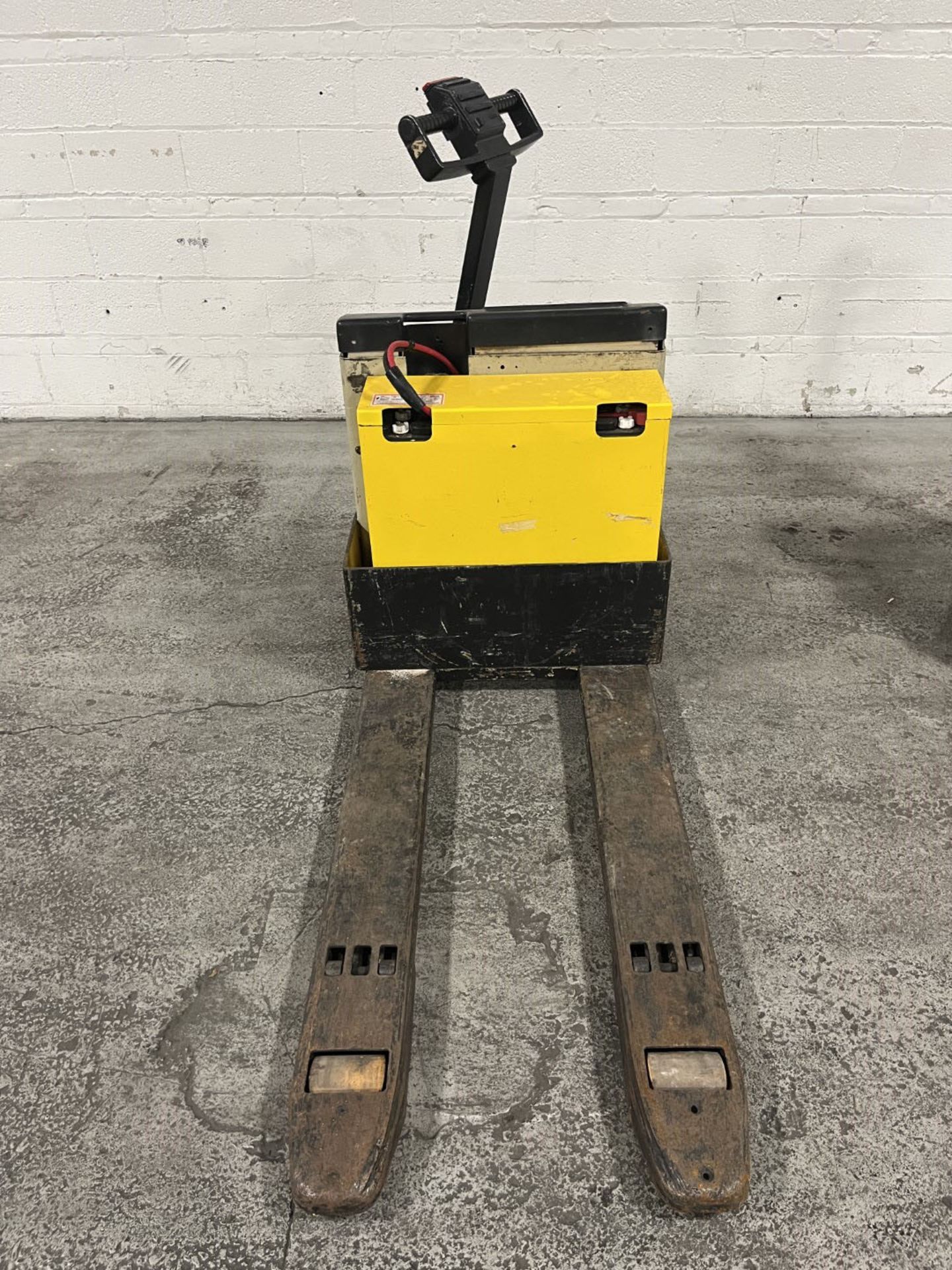 Crown electric pallet jack