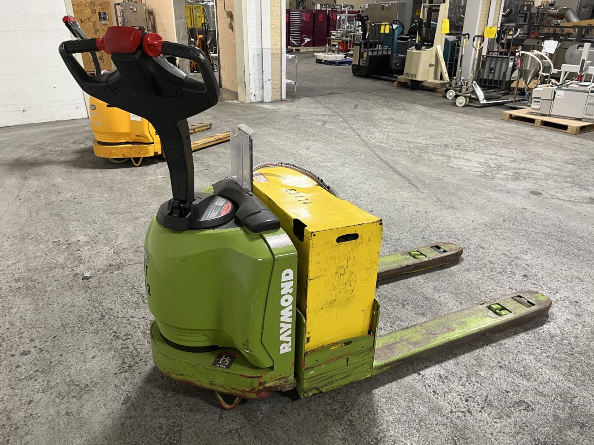 Raymond Electric Pallet Jack - Image 2 of 4