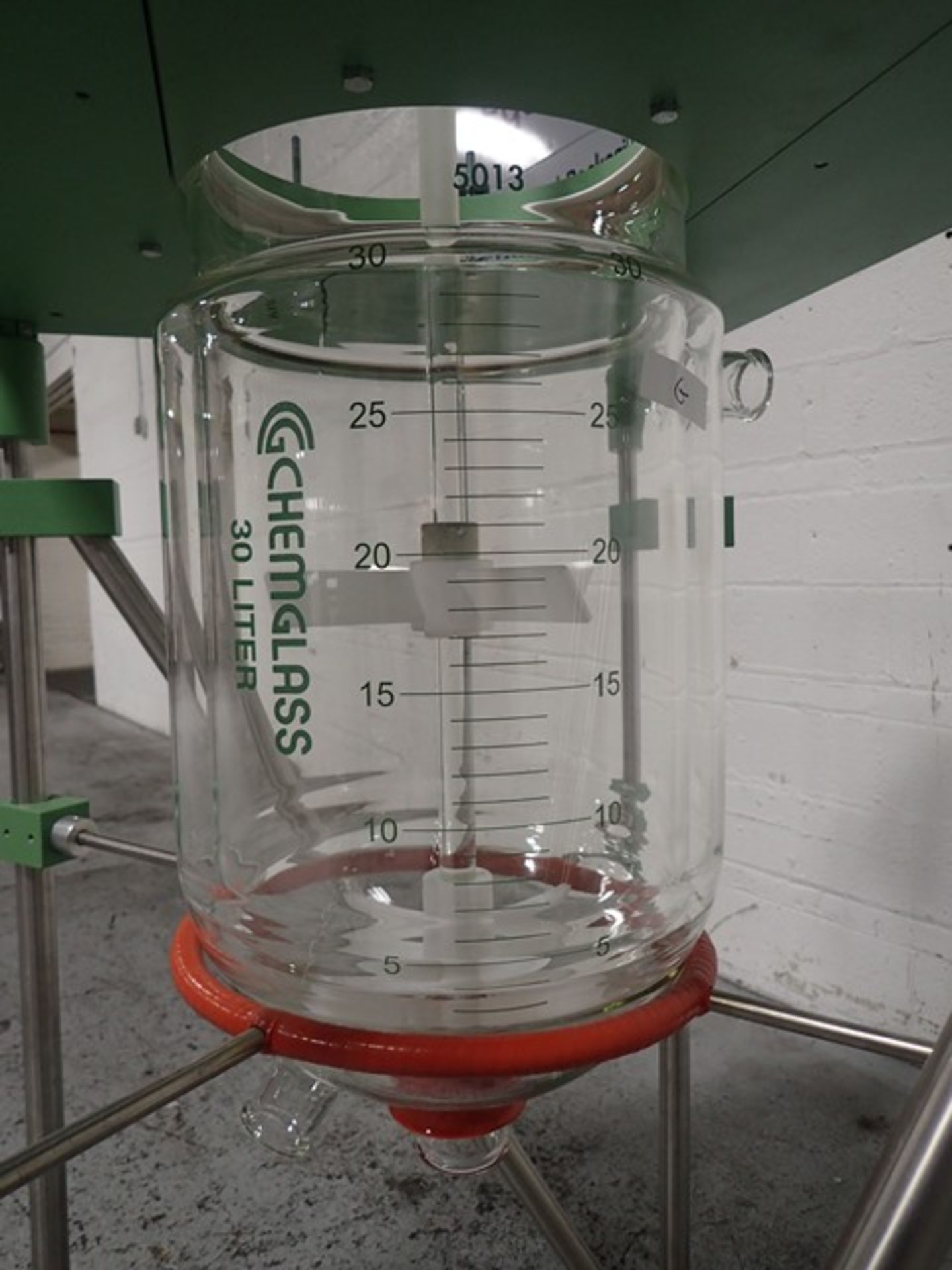 30 liter (7.9 gallon) Chemglass reactor - Image 6 of 7