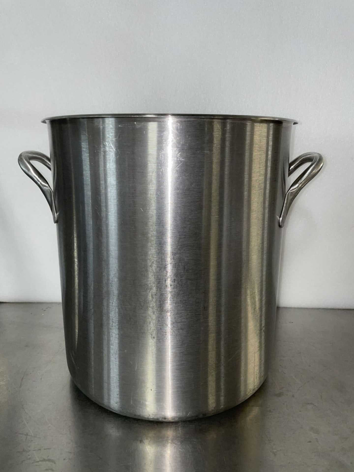 Lot of Stainless Steel Stock Pots, with Lids - Image 4 of 5