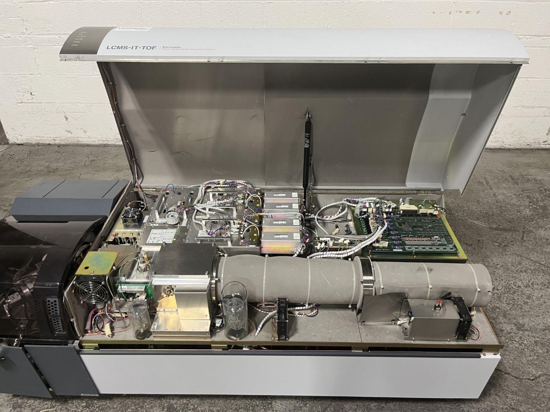 Shimadzu Liquid Chromatography Mass Spectrometer - Image 5 of 12