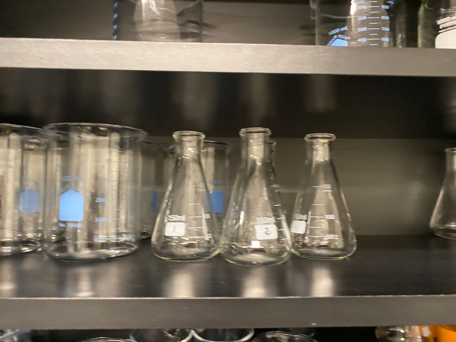 Lab Glassware - Image 5 of 9