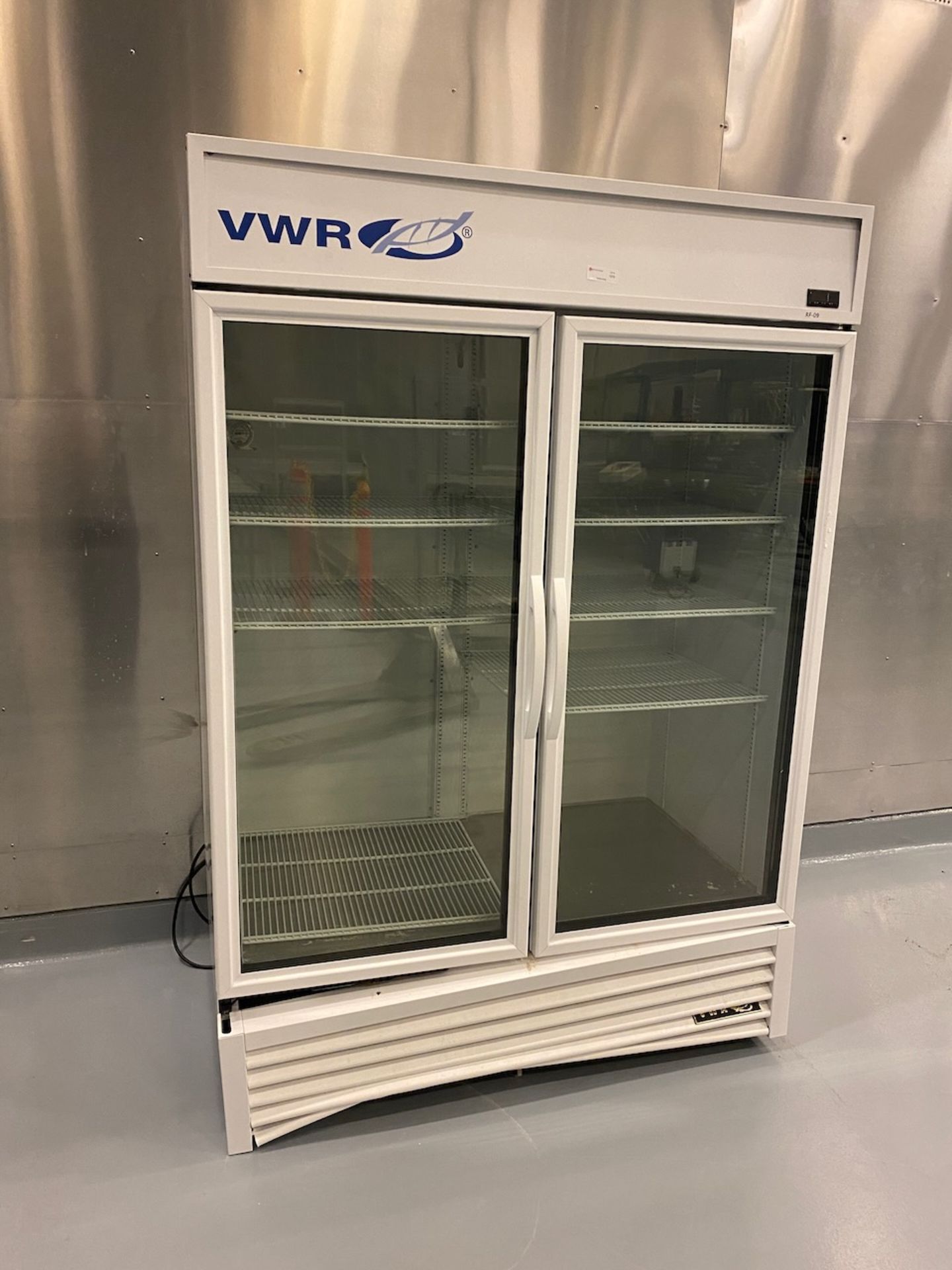 Double door refrigerator