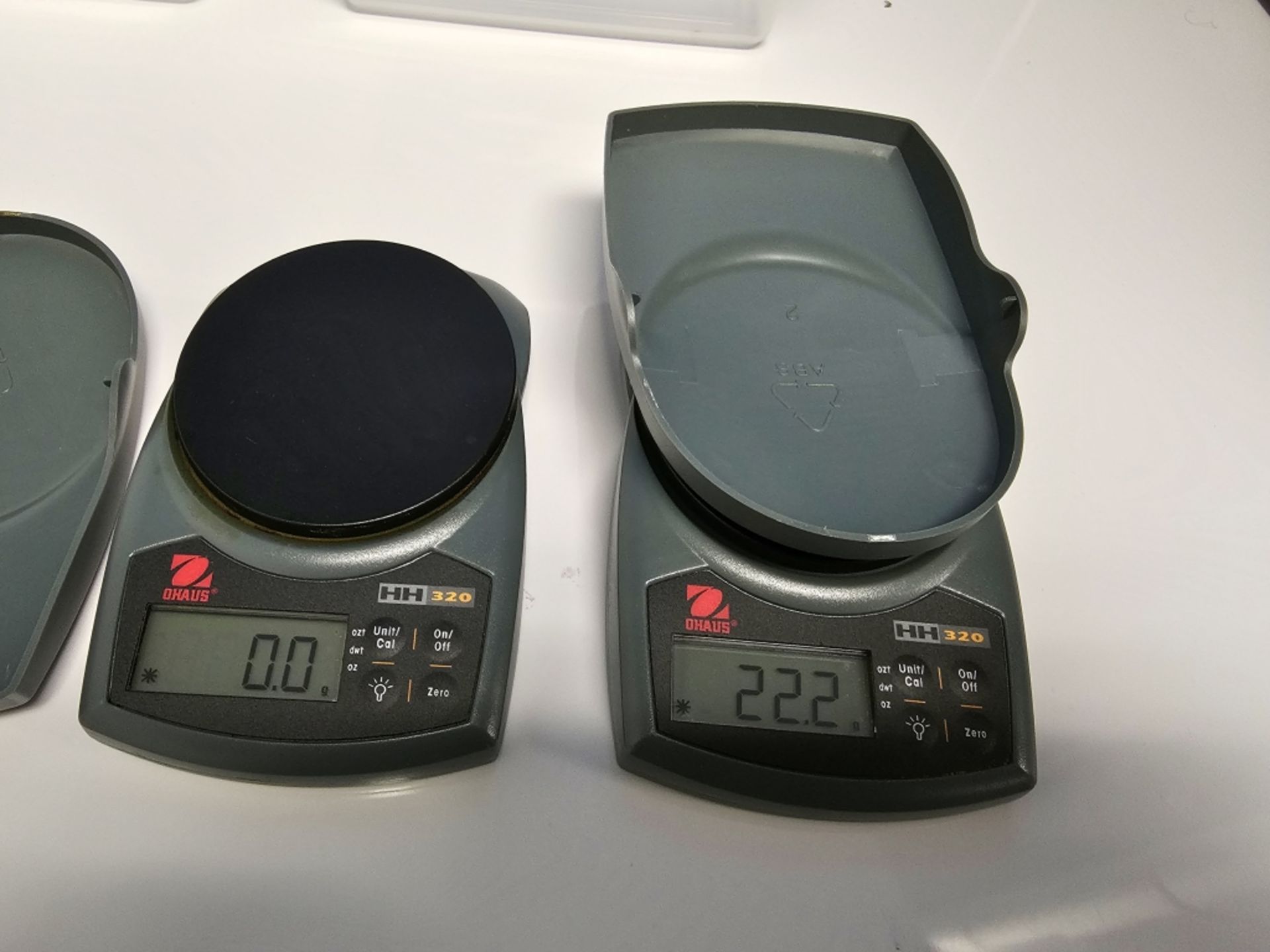 (2) Ohaus HH320 320g Capacity Handheld Scales With Covers - Image 5 of 7
