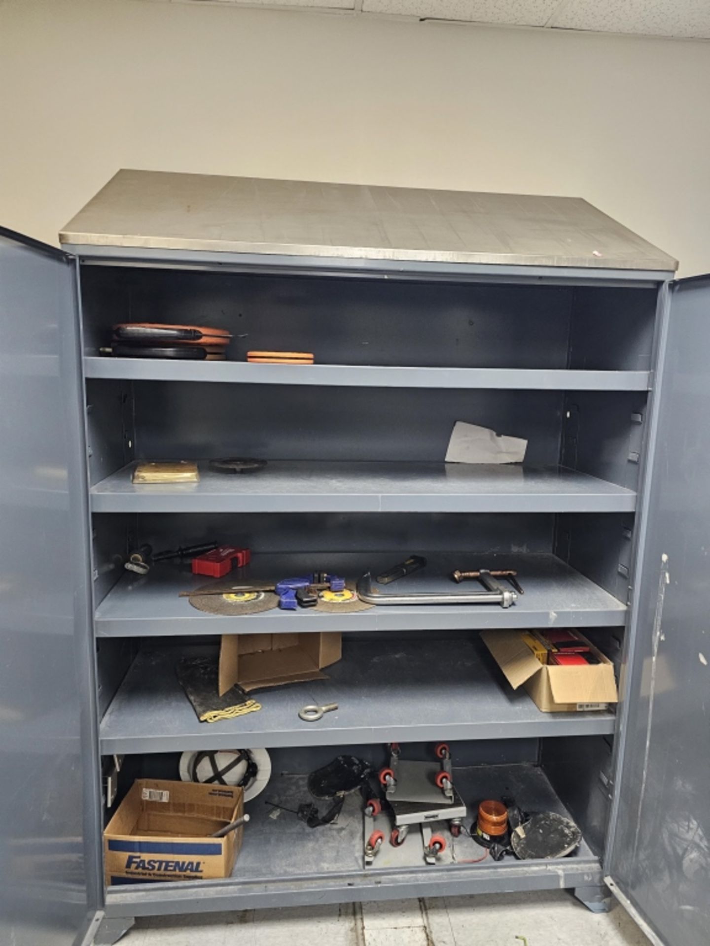 Cabinet and Contents - Image 4 of 6